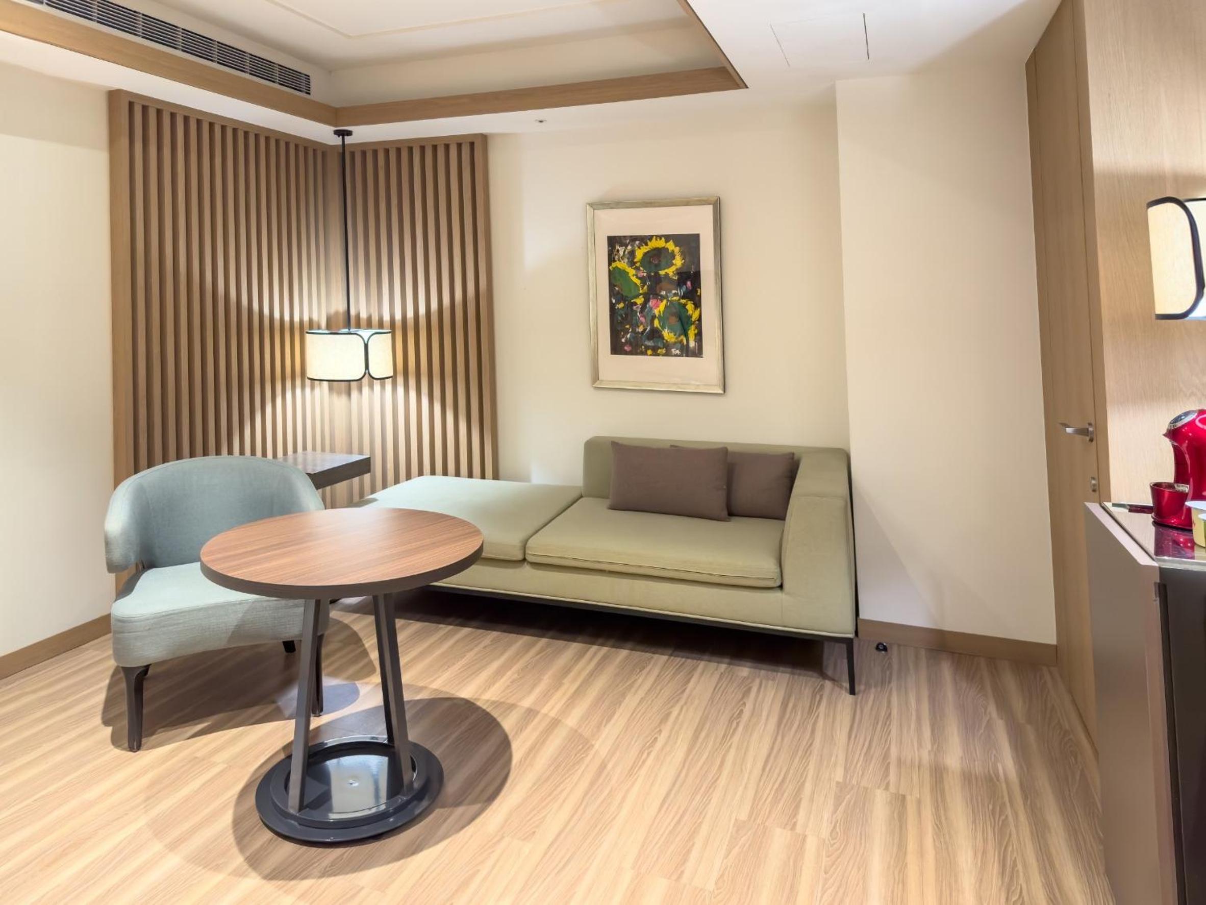 Deluxe Suite - Photo 7