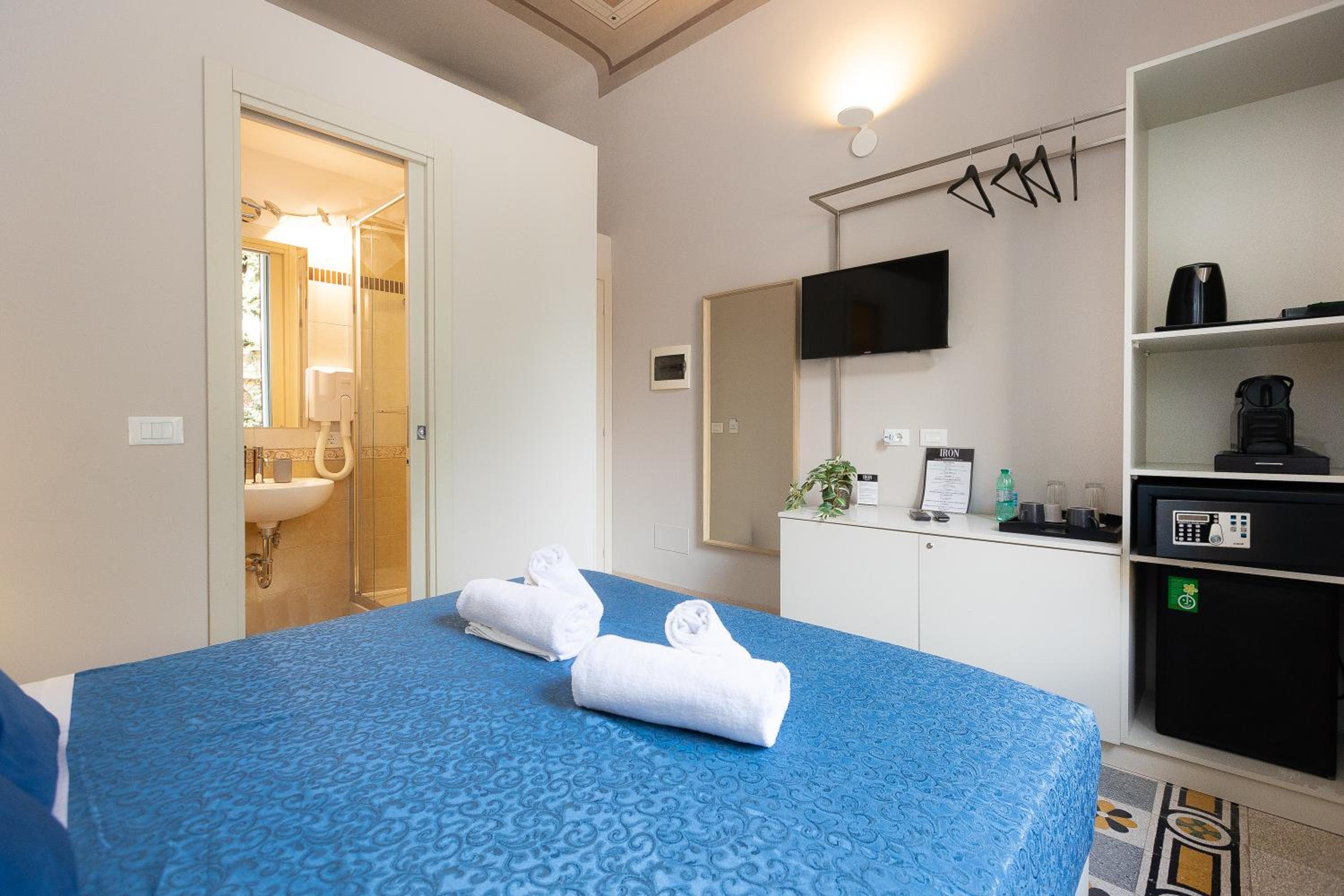 Standard Double Room photo 3