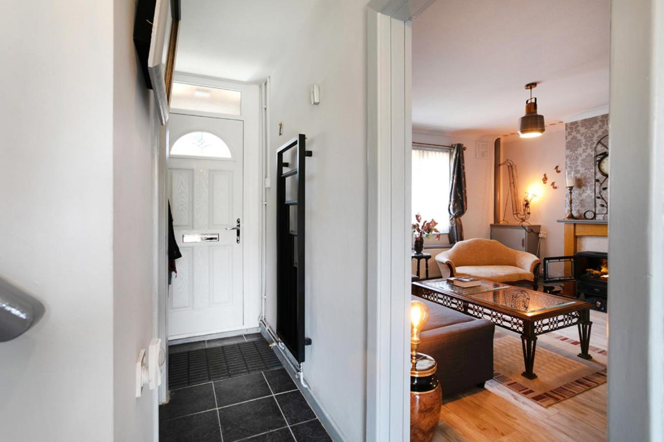 One-Bedroom House photo 1