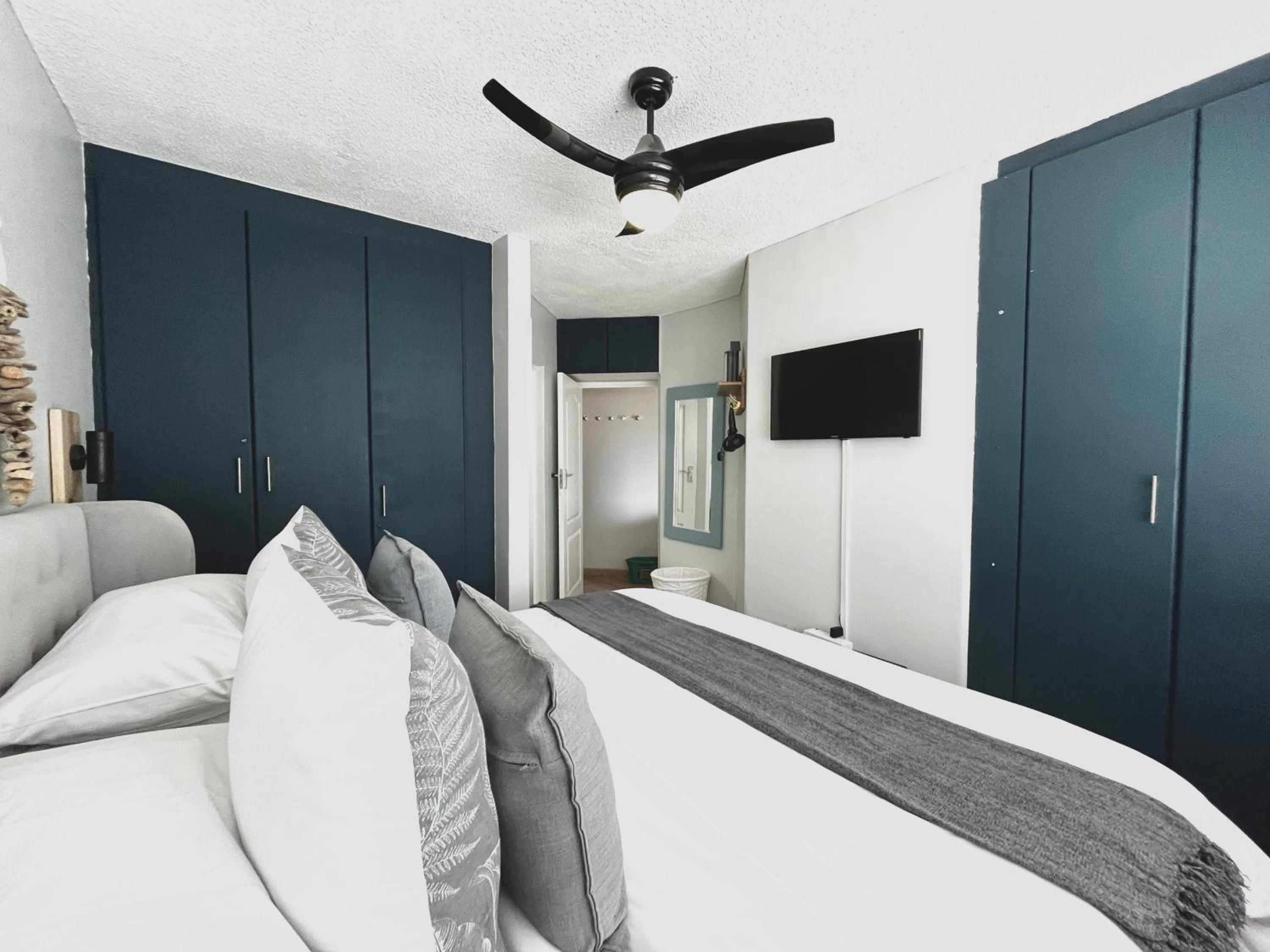 Three-Bedroom Apartment photo 1