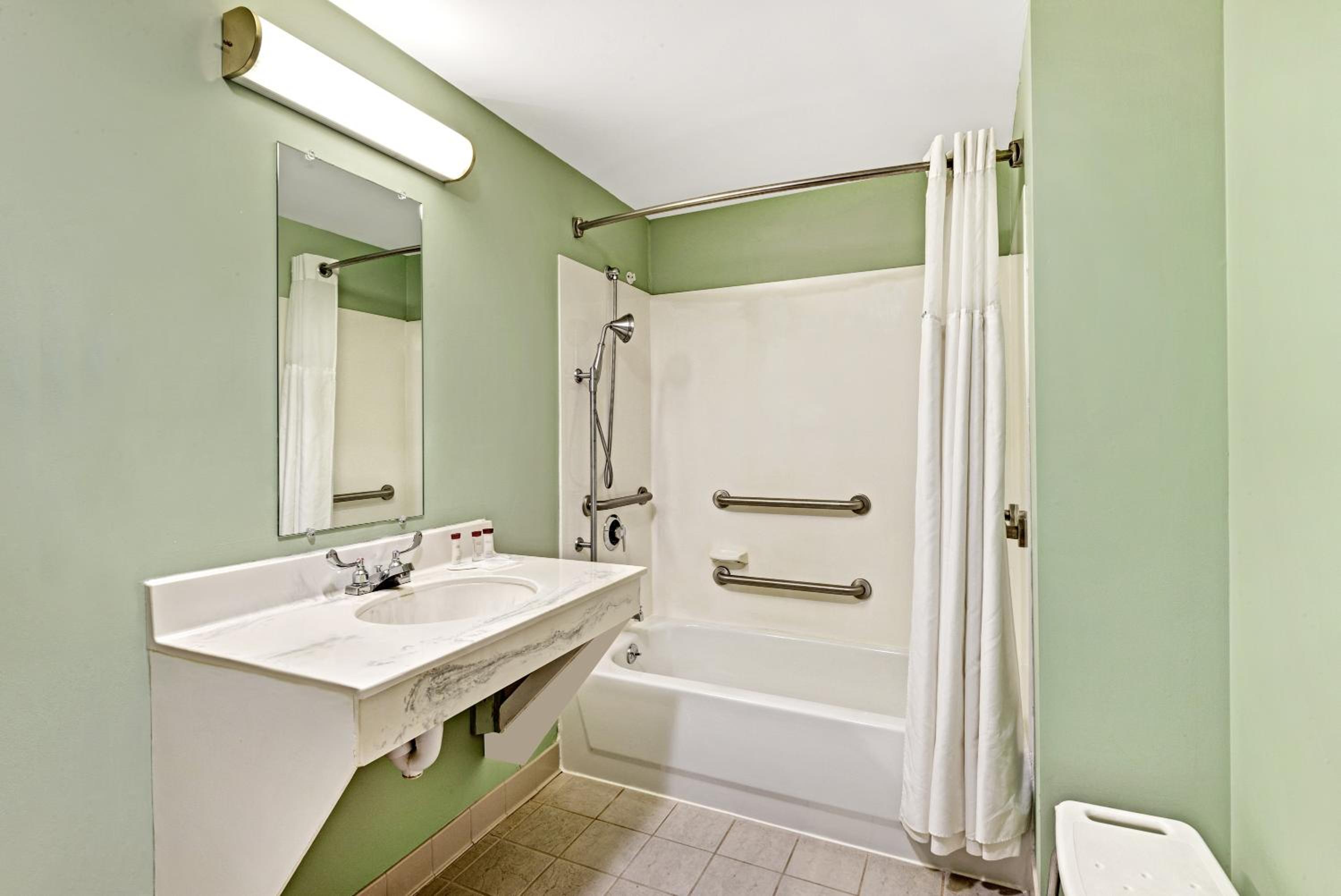 King Room - Mobility Access/Non-Smoking - Photo 2