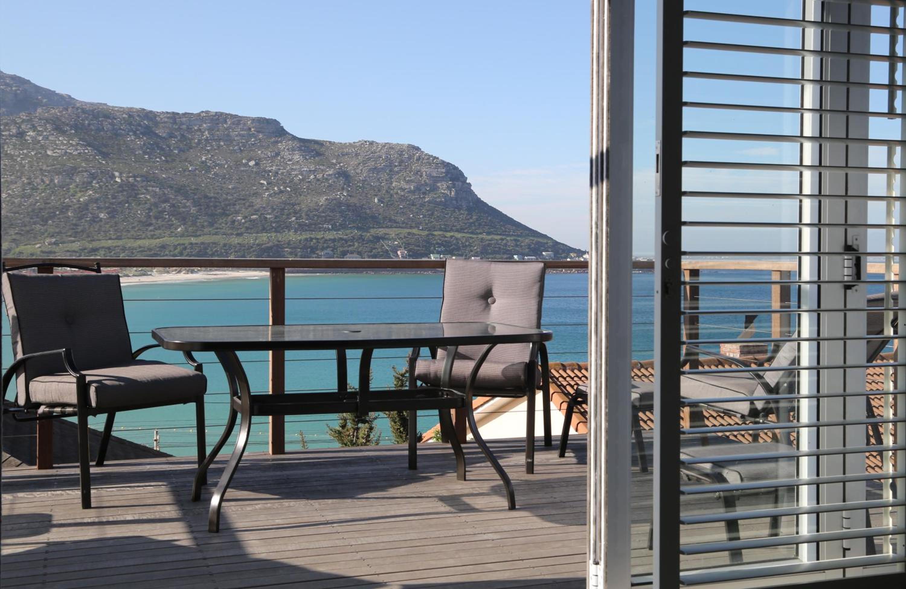Apartment With Sea View photo 2