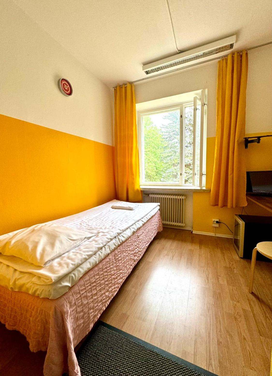 Single Room With Shared Bathroom photo 3