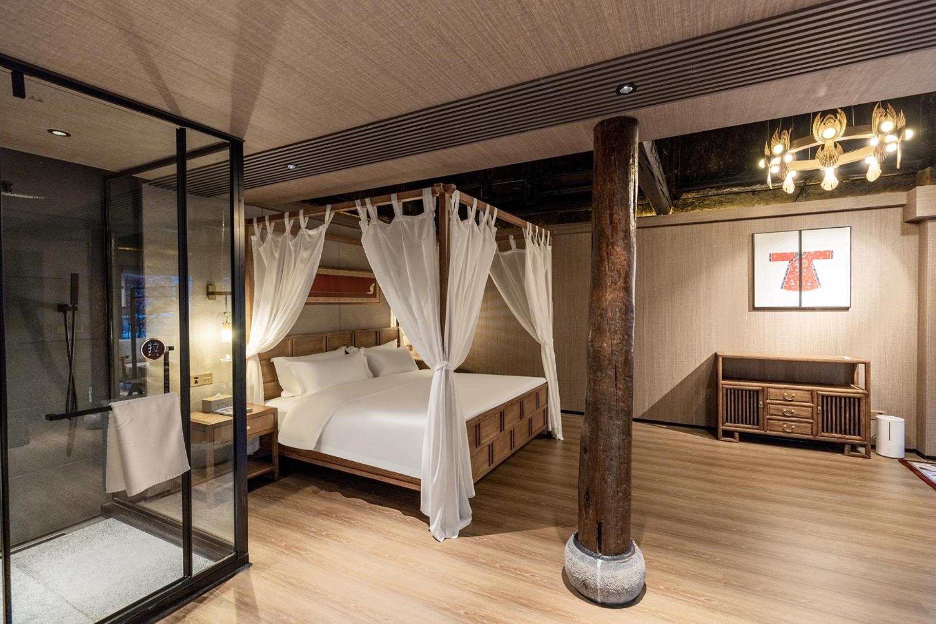Suite with Mountain View photo 3