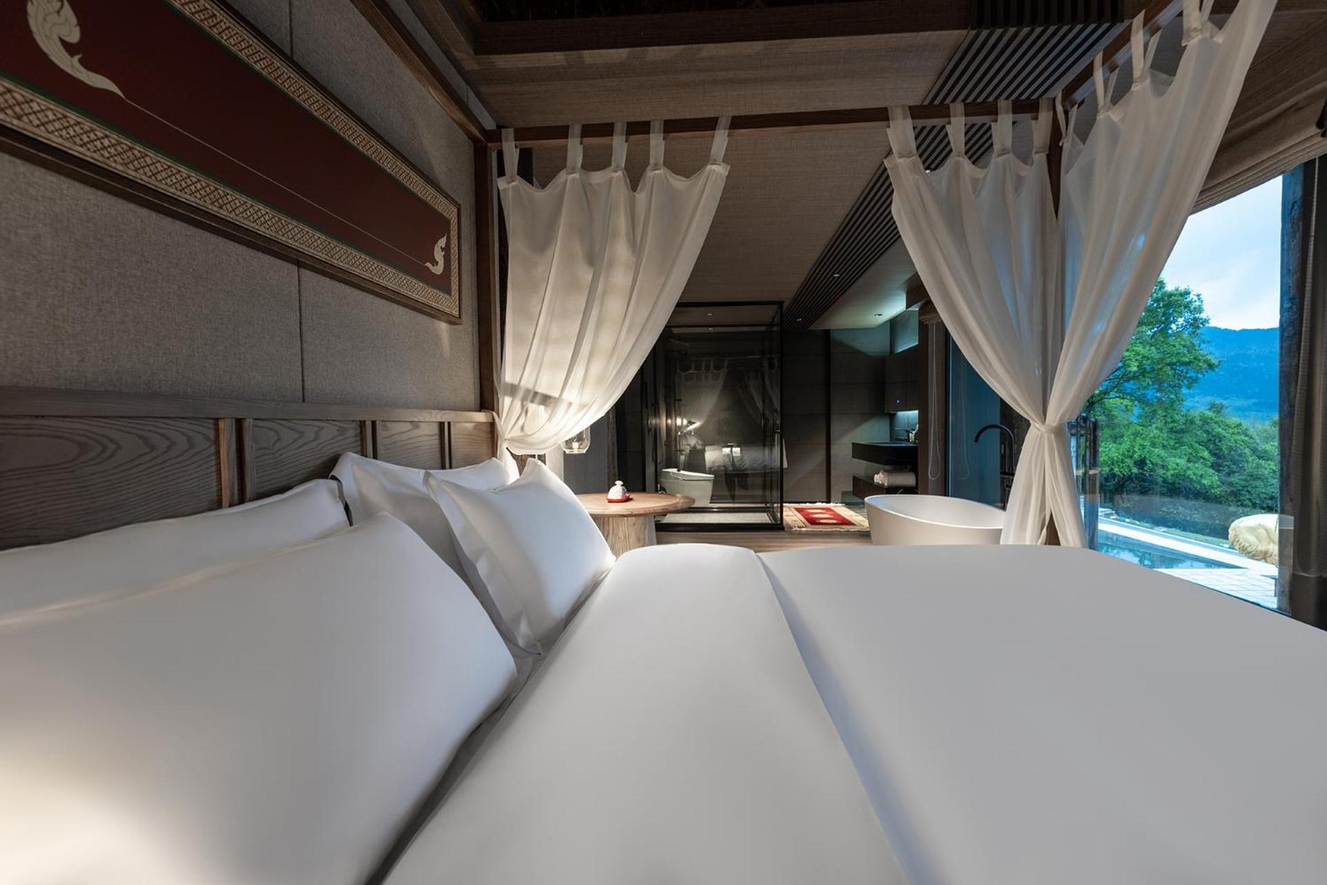 Suite with Mountain View