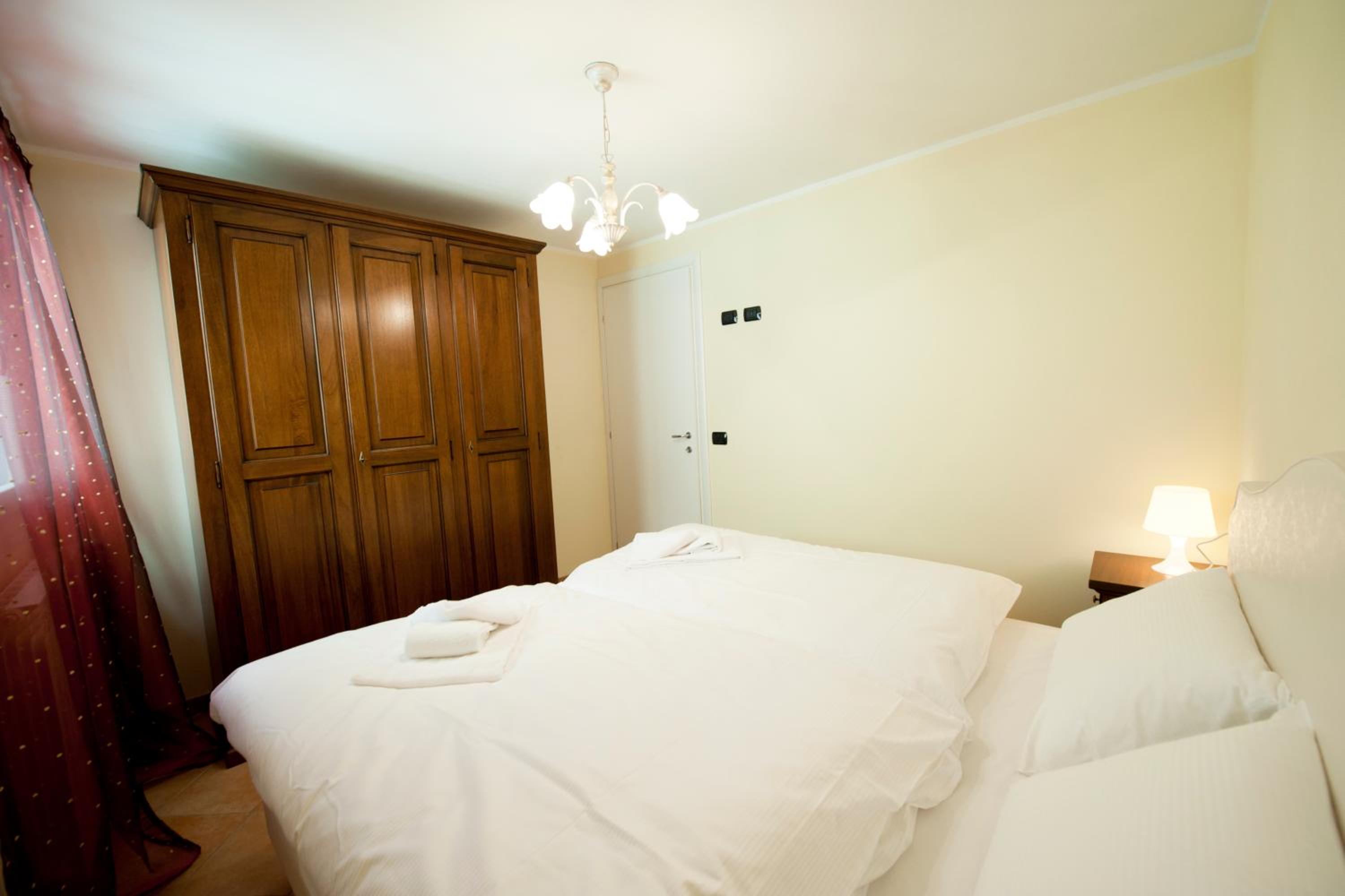 One-Bedroom Apartment with Balcony (4 Adults) photo 3