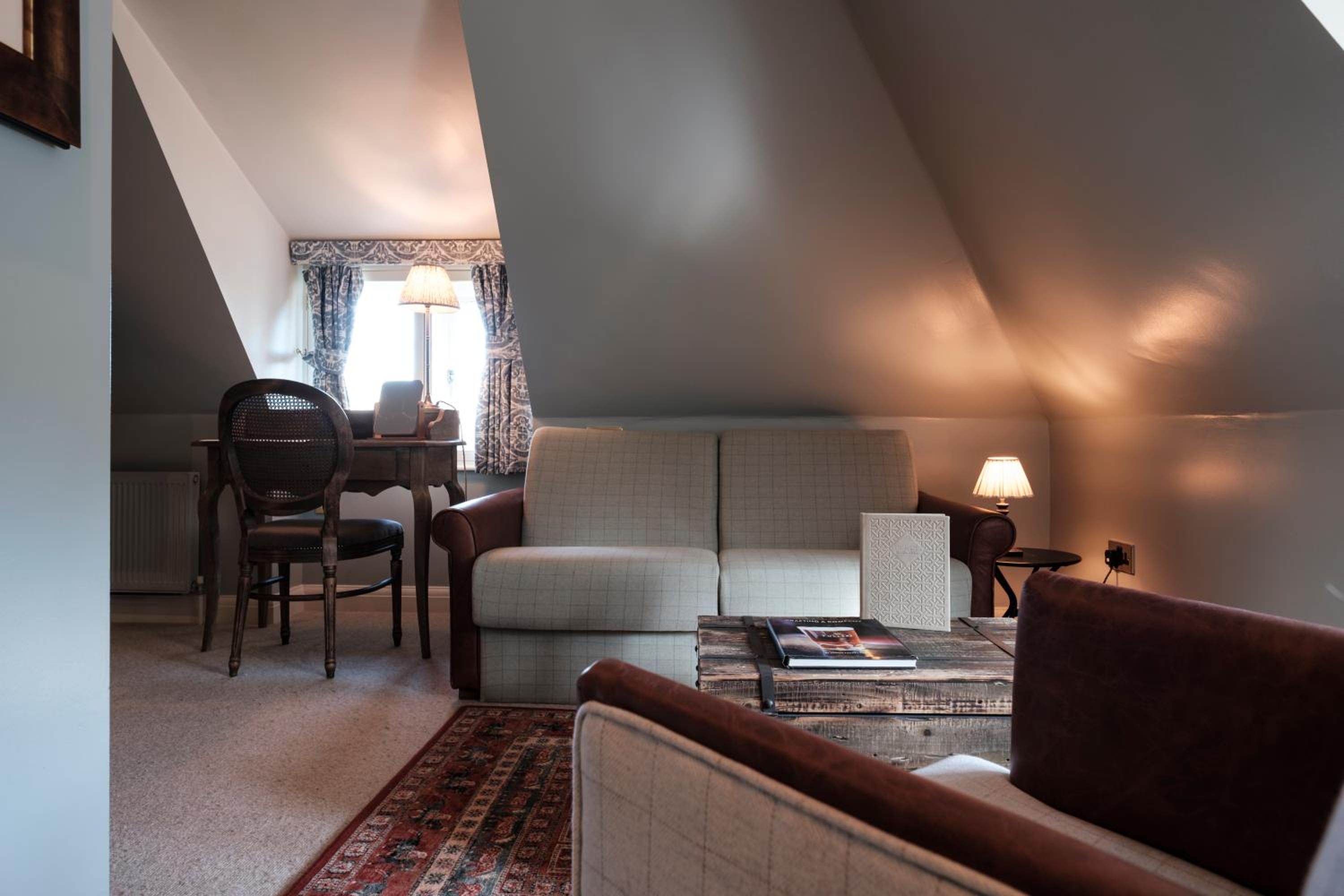 Superior Family Room photo 2