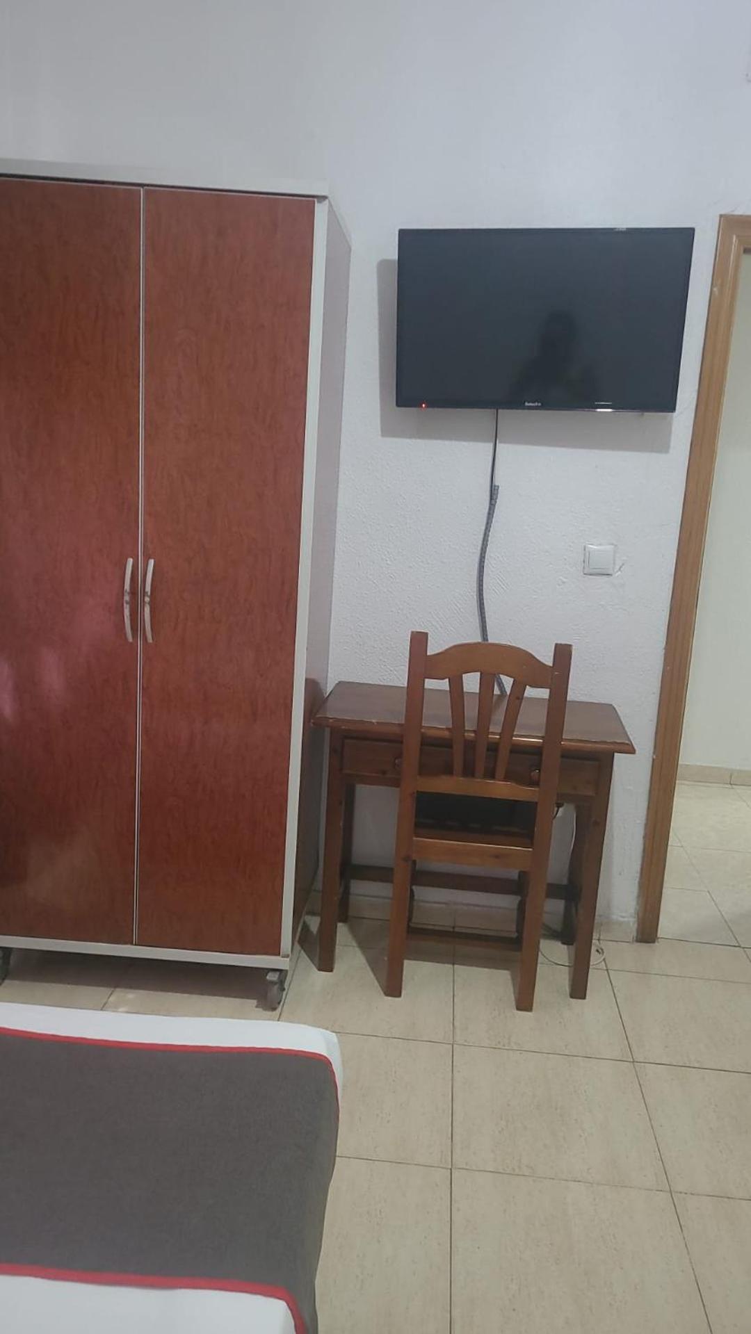 Habitación Triple Básica con Baño Compartido
