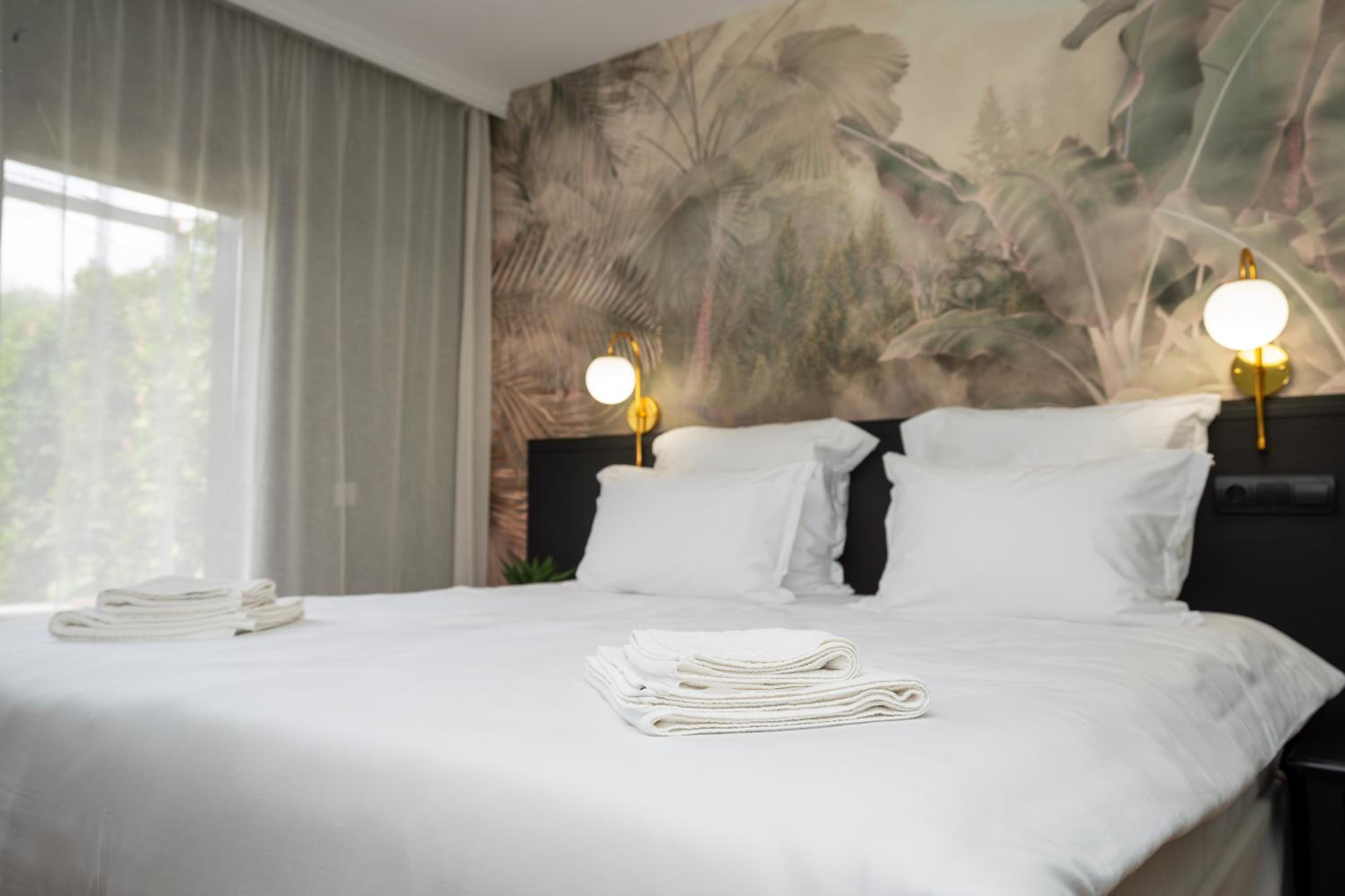 Superior Double or Twin Room with Pool View photo 2