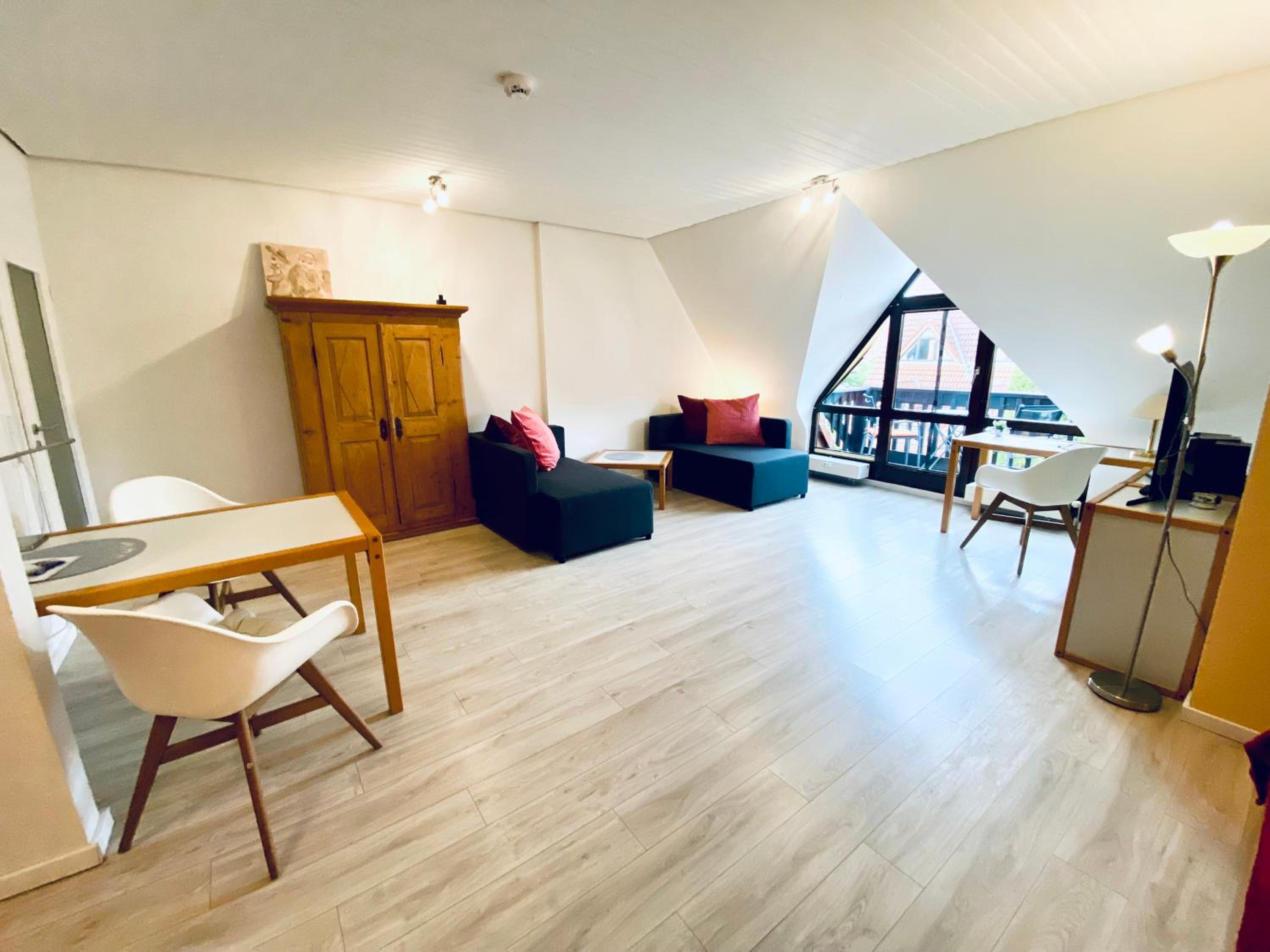 Studio Apartment with Balcony photo 3