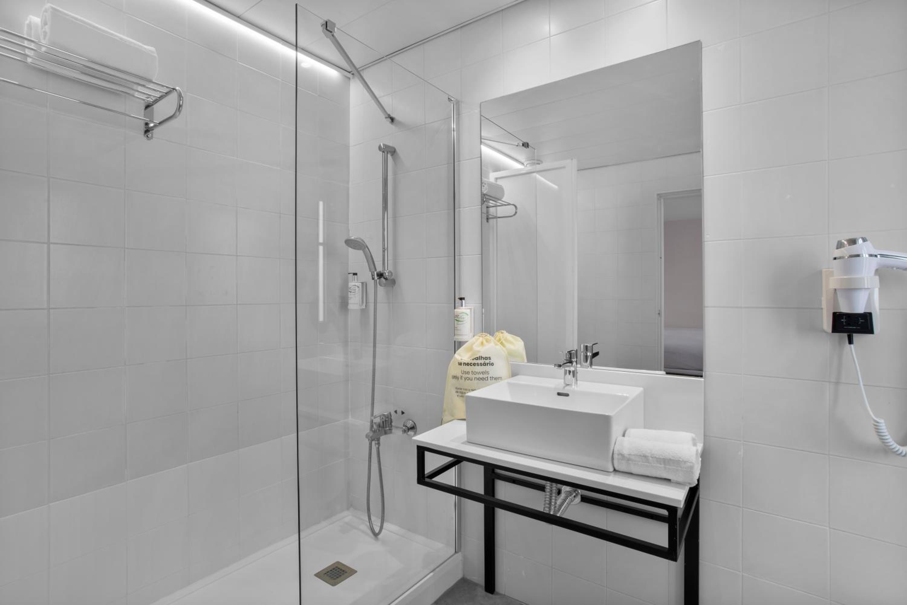 Standard Double Room - Photo 3