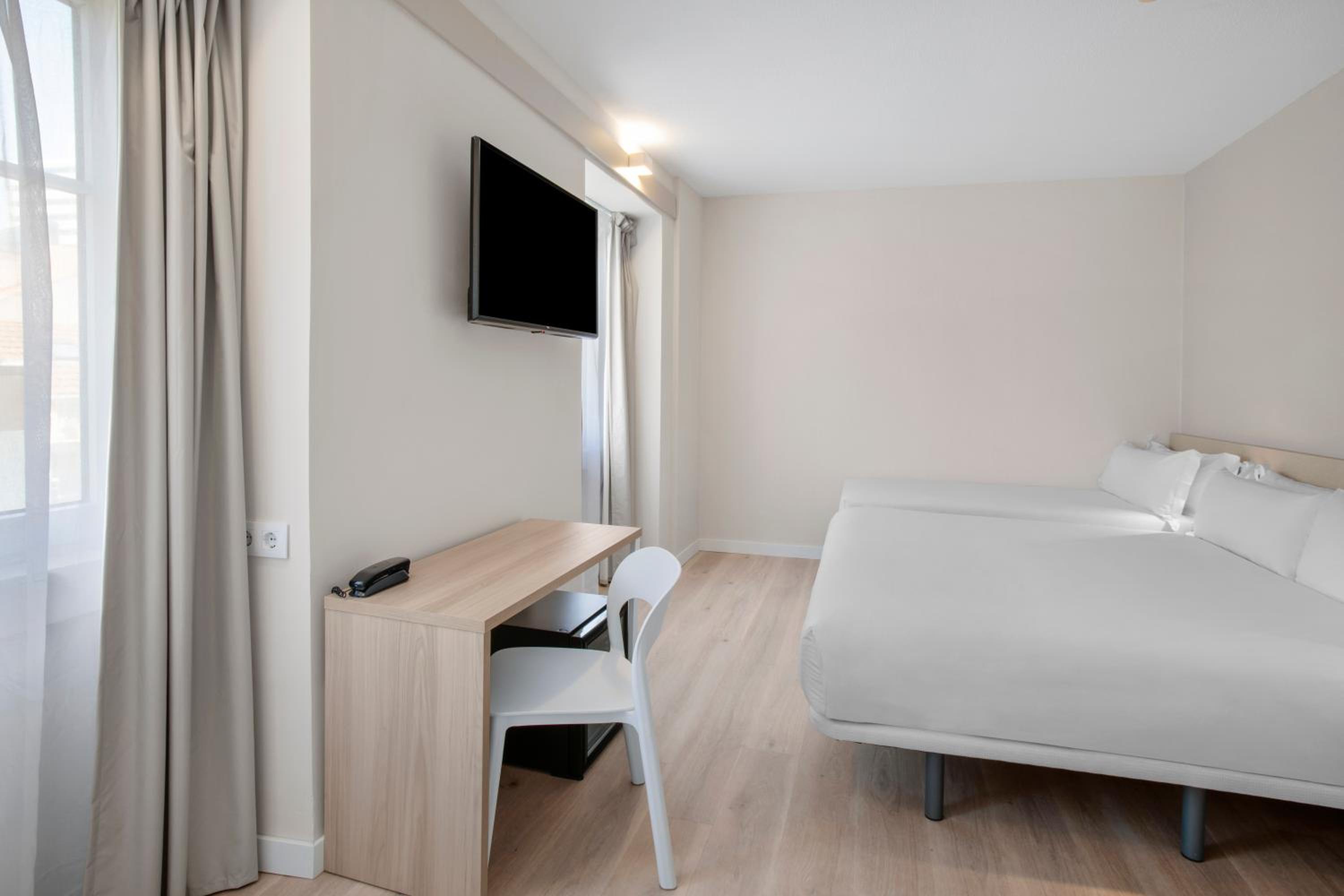 Family Room - Photo 3