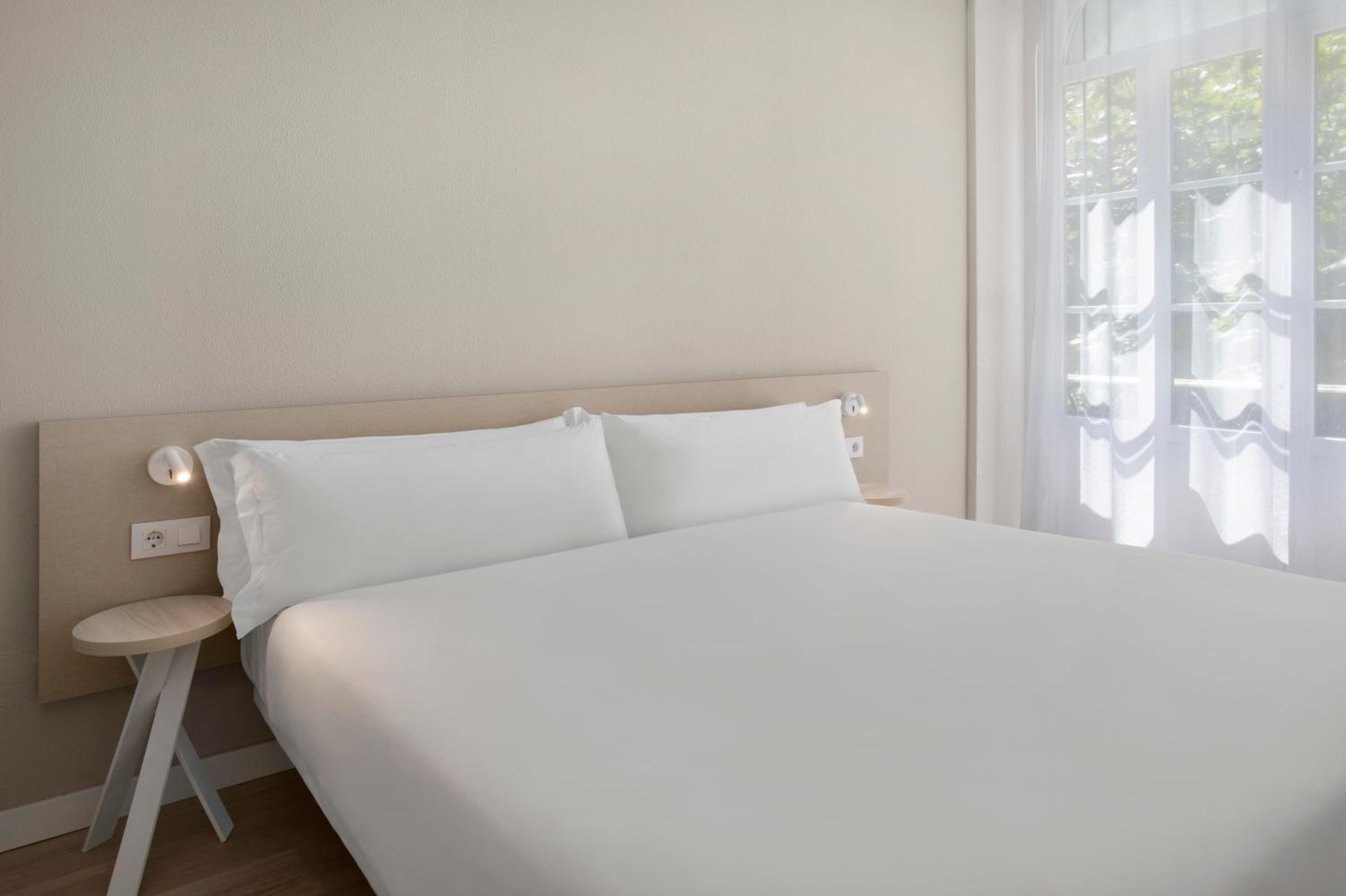 Standard Double Room - Photo 2
