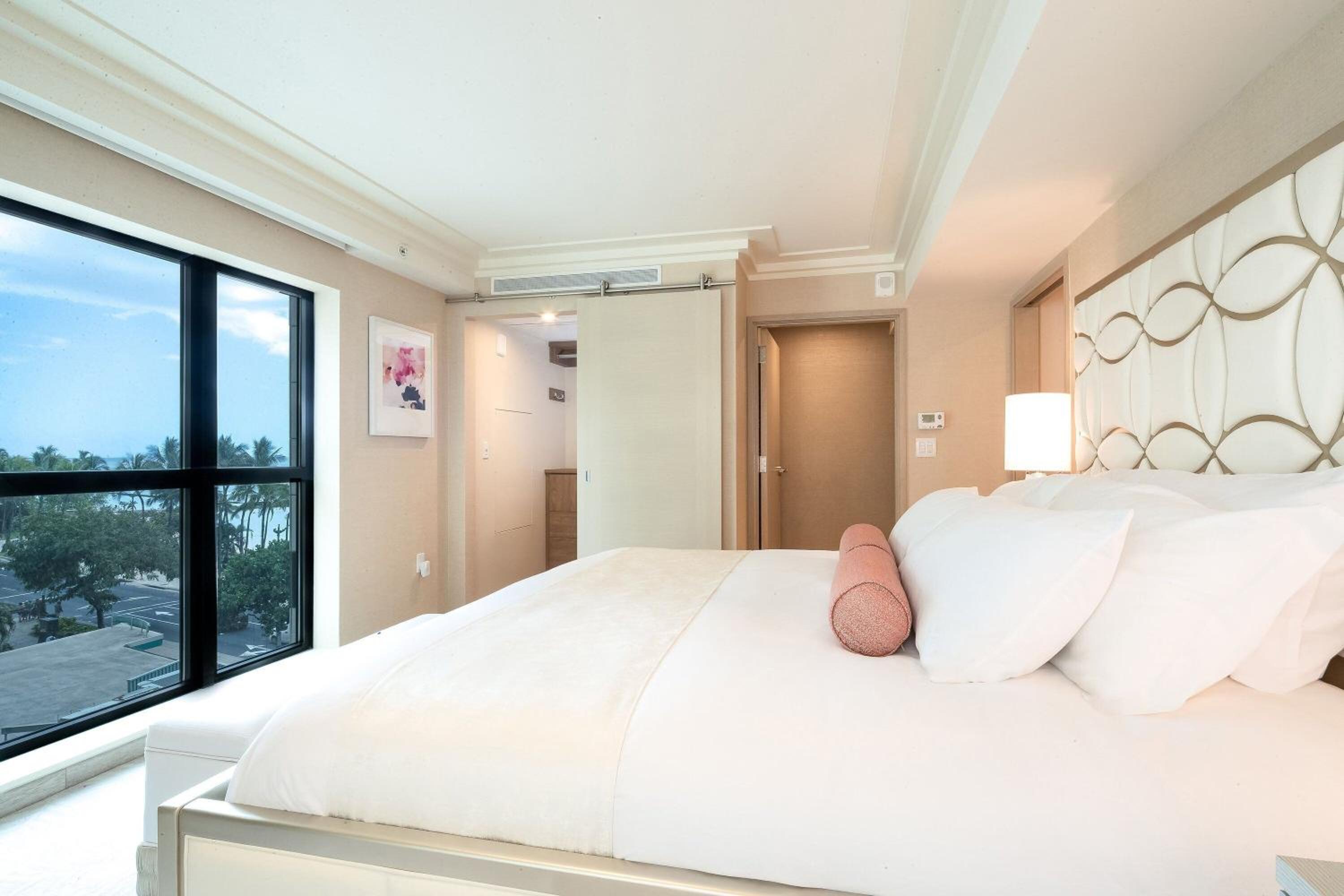 Beach View Ruby Suite - 2 Bedroom Plus Den - Photo 5