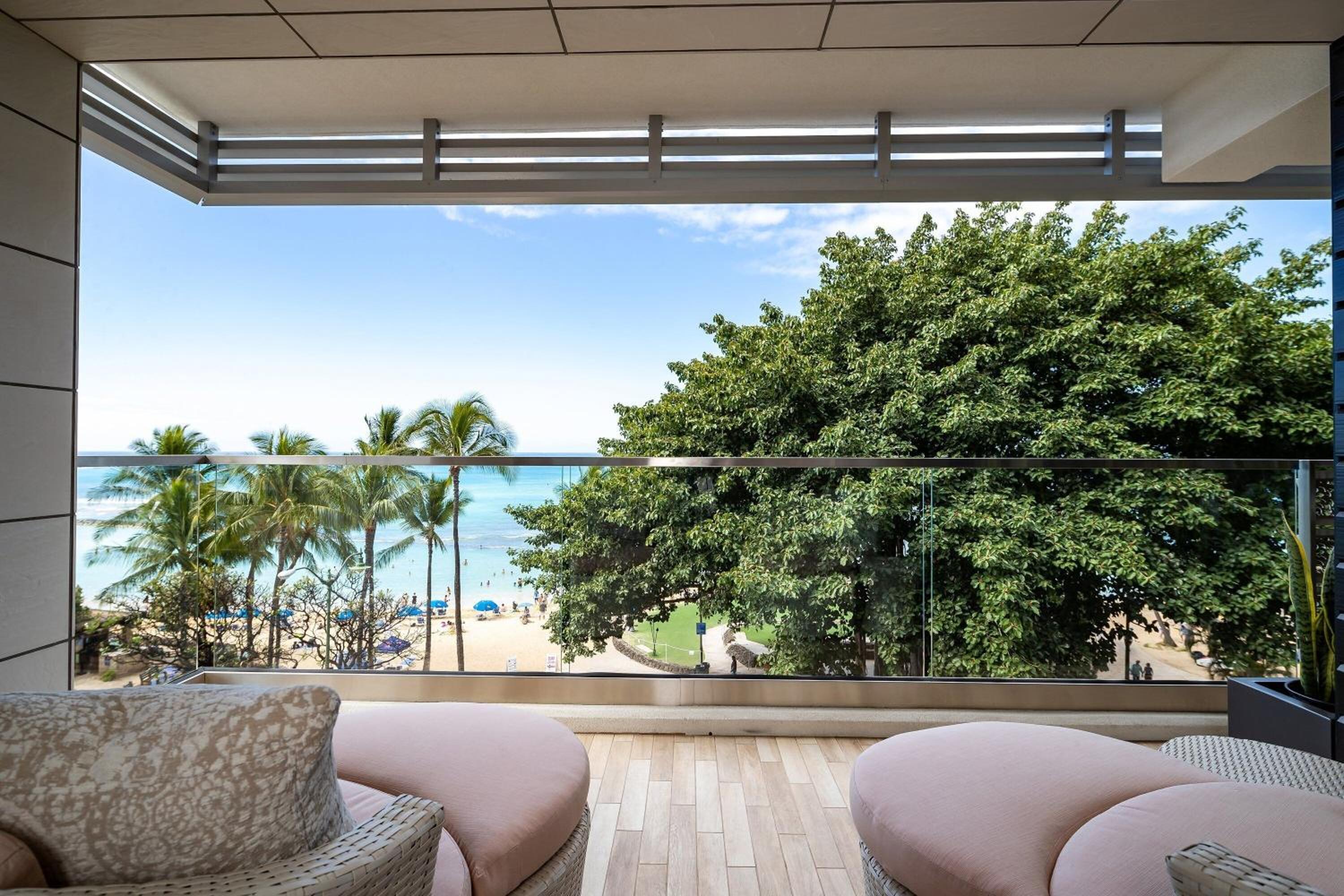 Beach View Ruby Suite - 2 Bedroom Plus Den - Photo 6