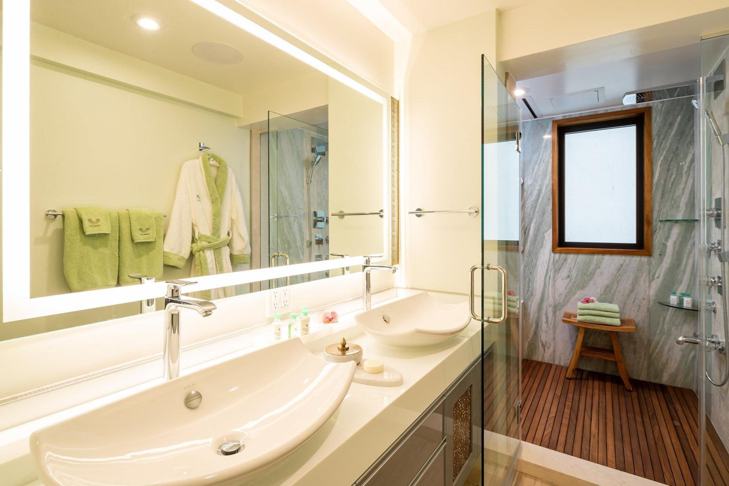 Ocean View Emerald Suite - 2 Bedroom Plus Den - Photo 12