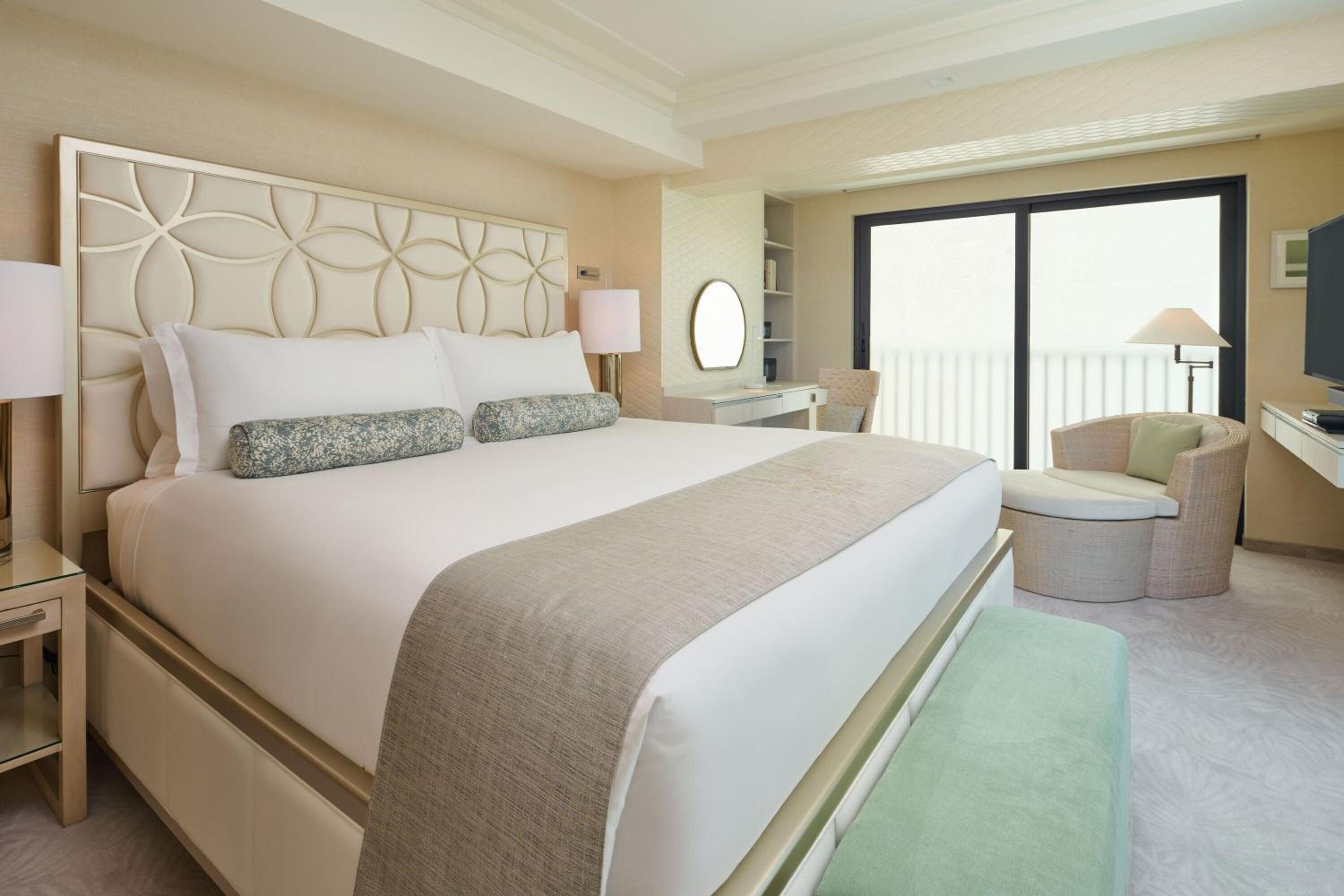 Ocean View Emerald Suite - 2 Bedroom Plus Den - Photo 2