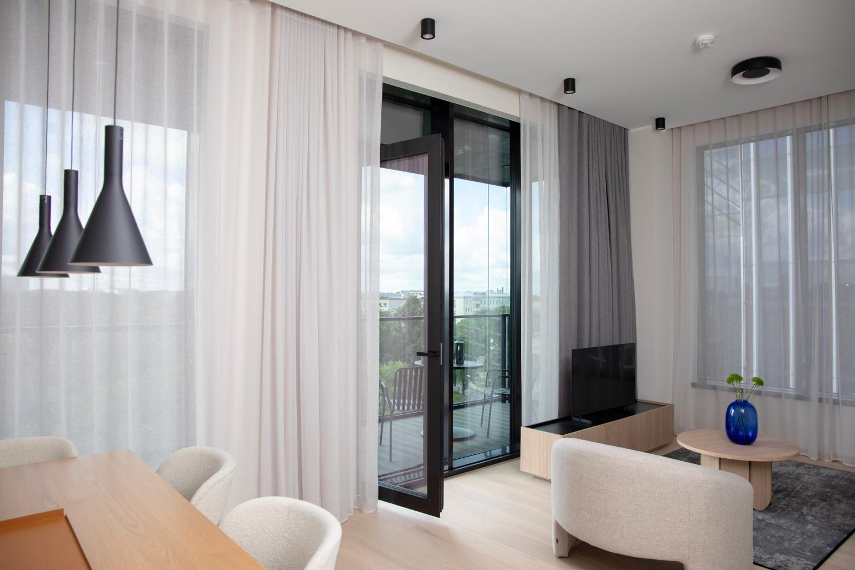 Spacious Apartment with Kitchen - 1 Bedroom - Balcony