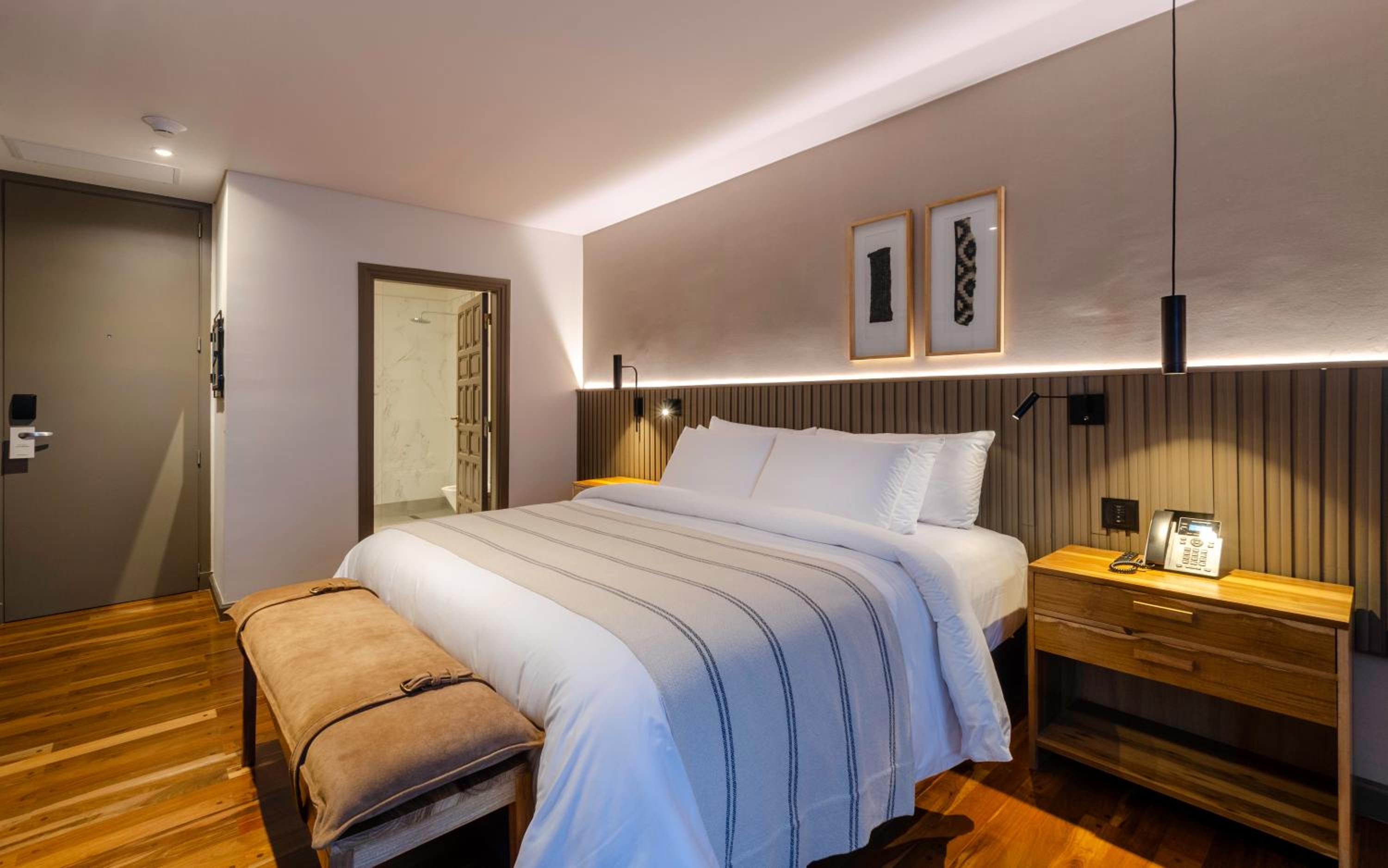 Deluxe Double Room with Balcony photo 2