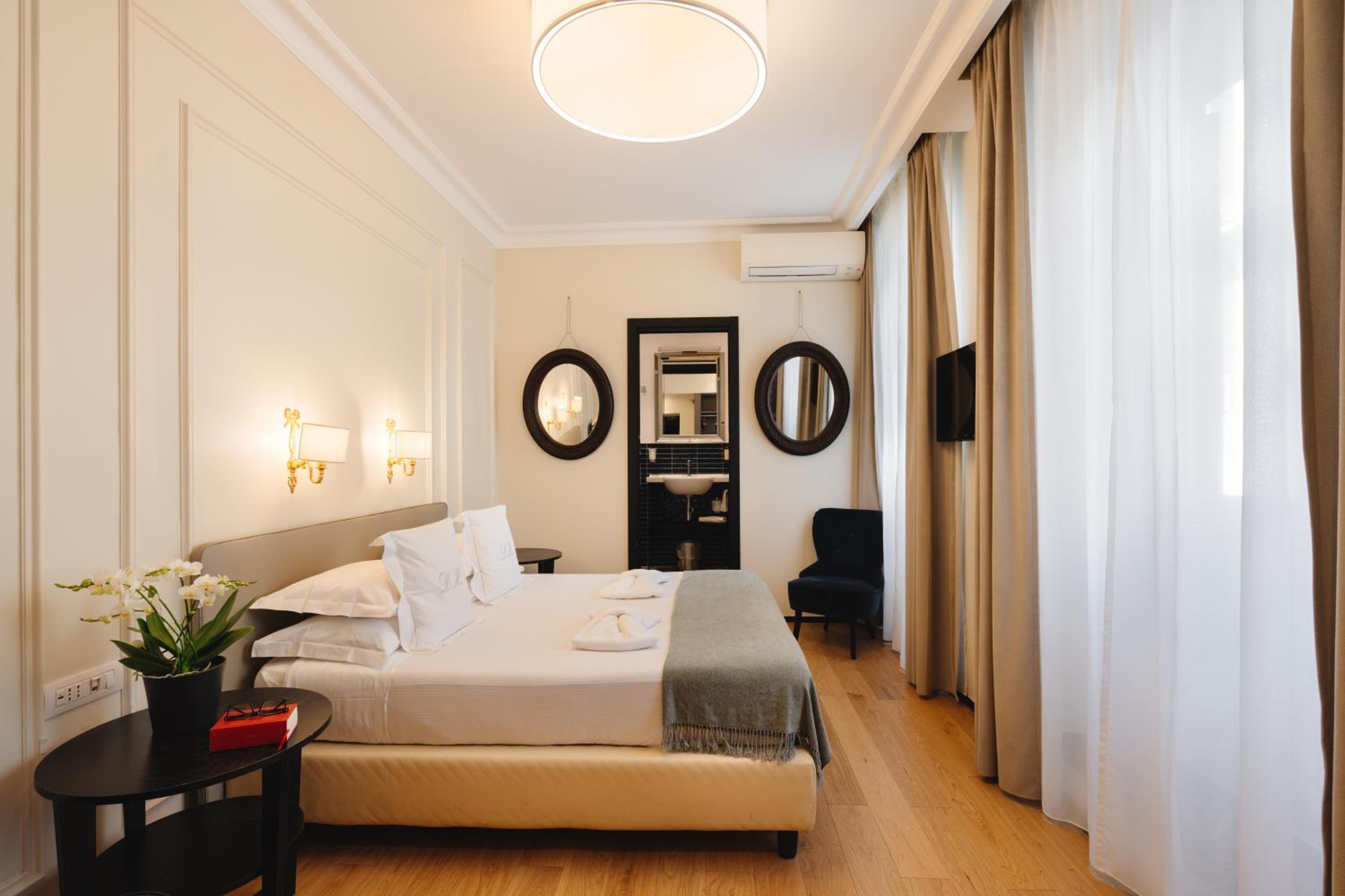 Superior King Room photo 2