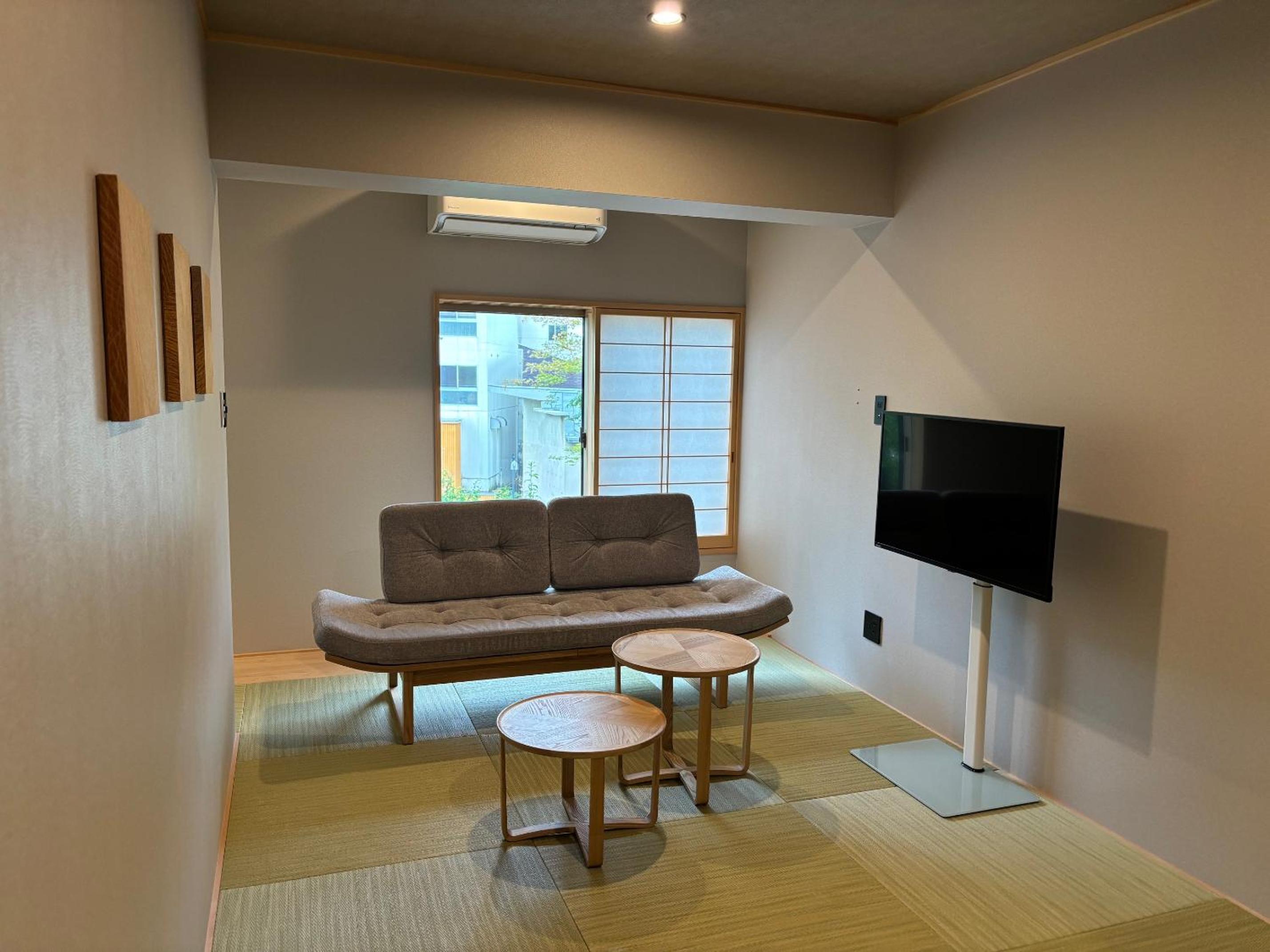 Large Japanese Style Room Two Beds with Hot Spring Bath - Photo 9