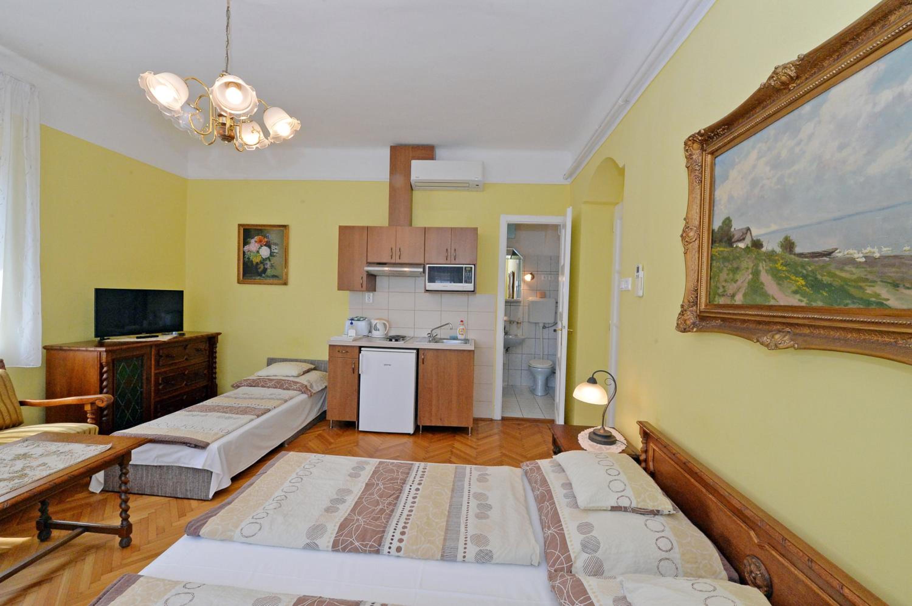 Studio Apartment photo 1