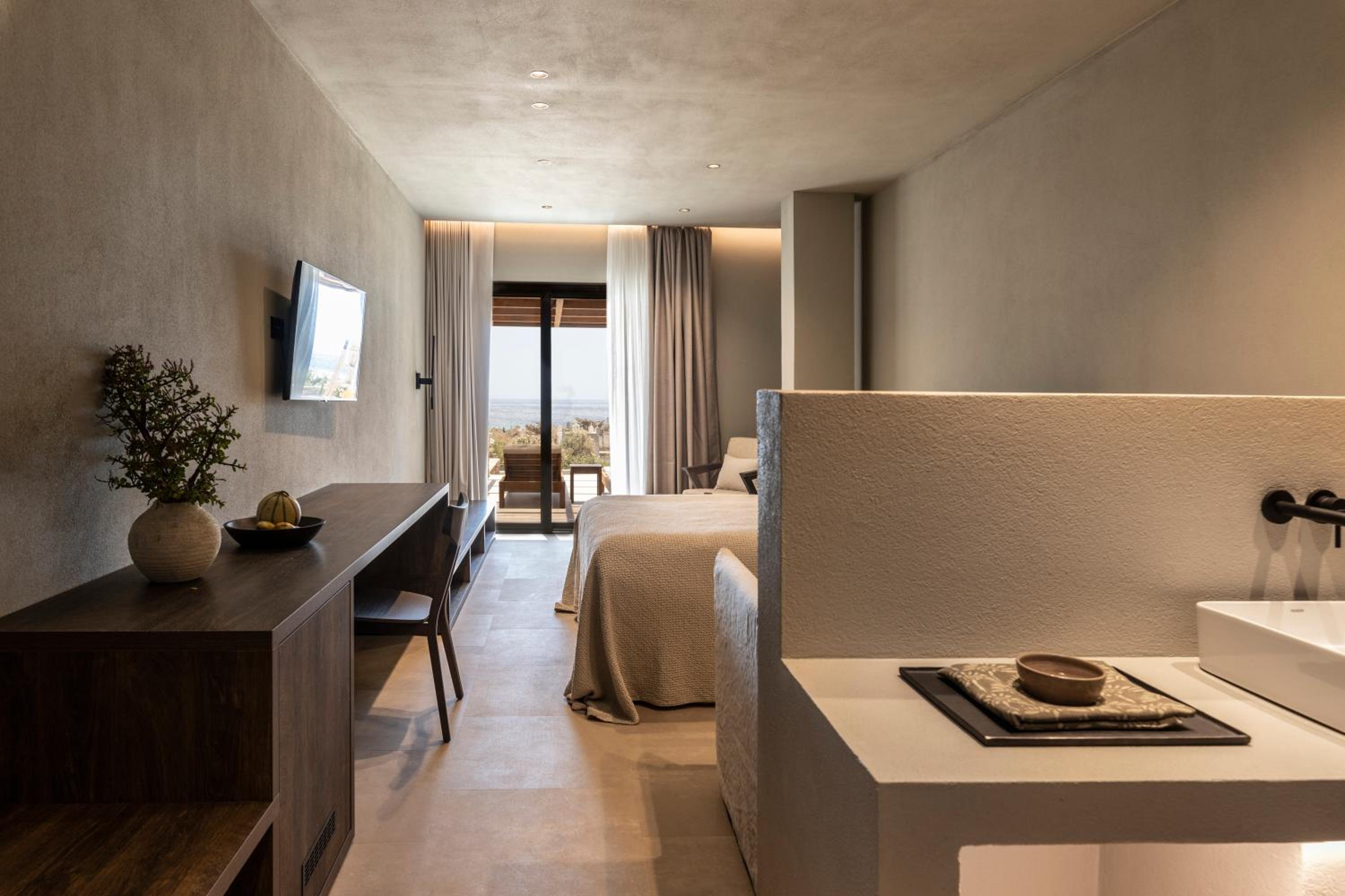 Prestige Suite | Jetted Tub | Sea View