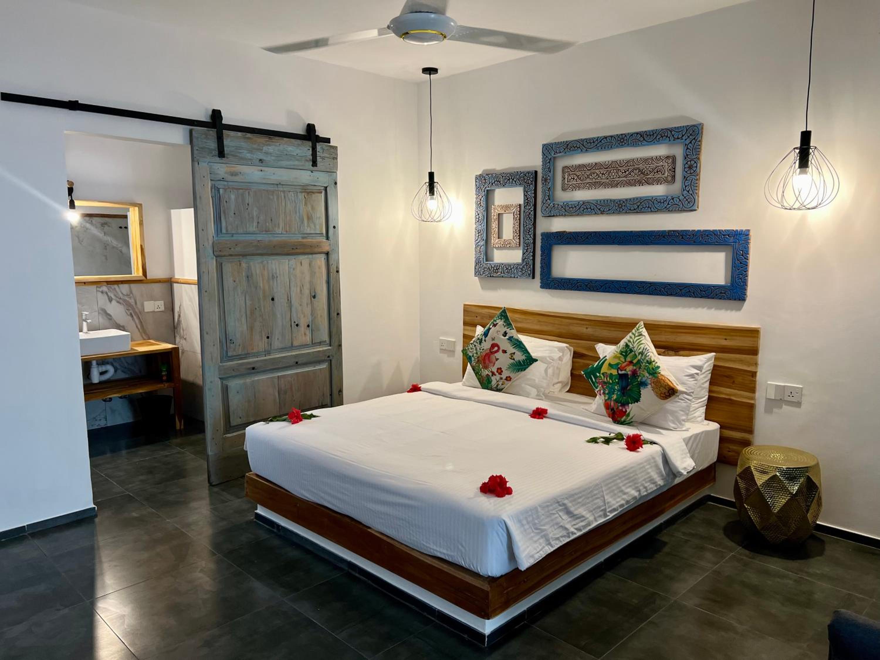 Queen Room with Pool View photo 2