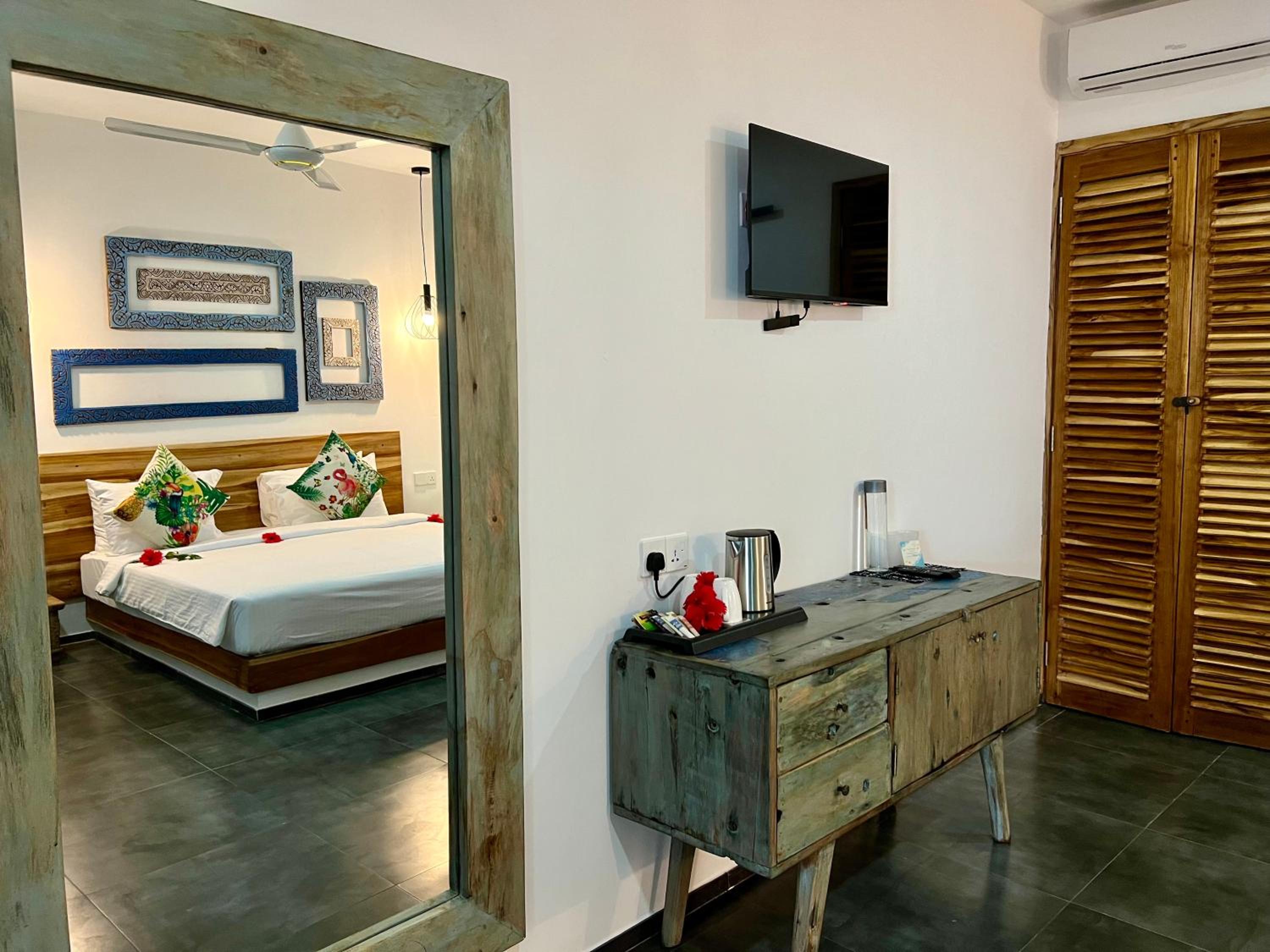 Queen Room with Pool View