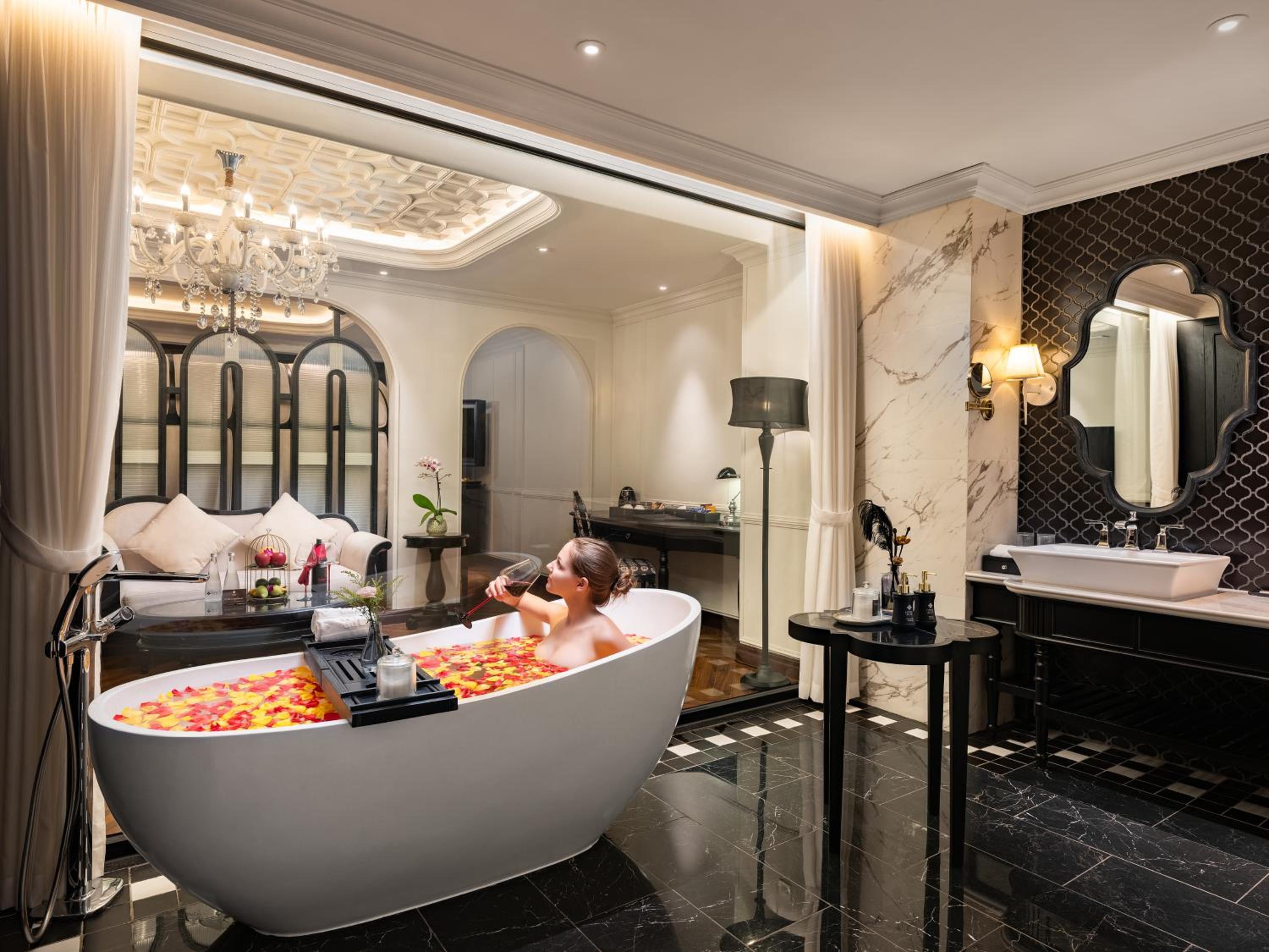 Grand Colonial Terrace Suite City View with Private Jacuzzi & Spa Benefits - Photo 4