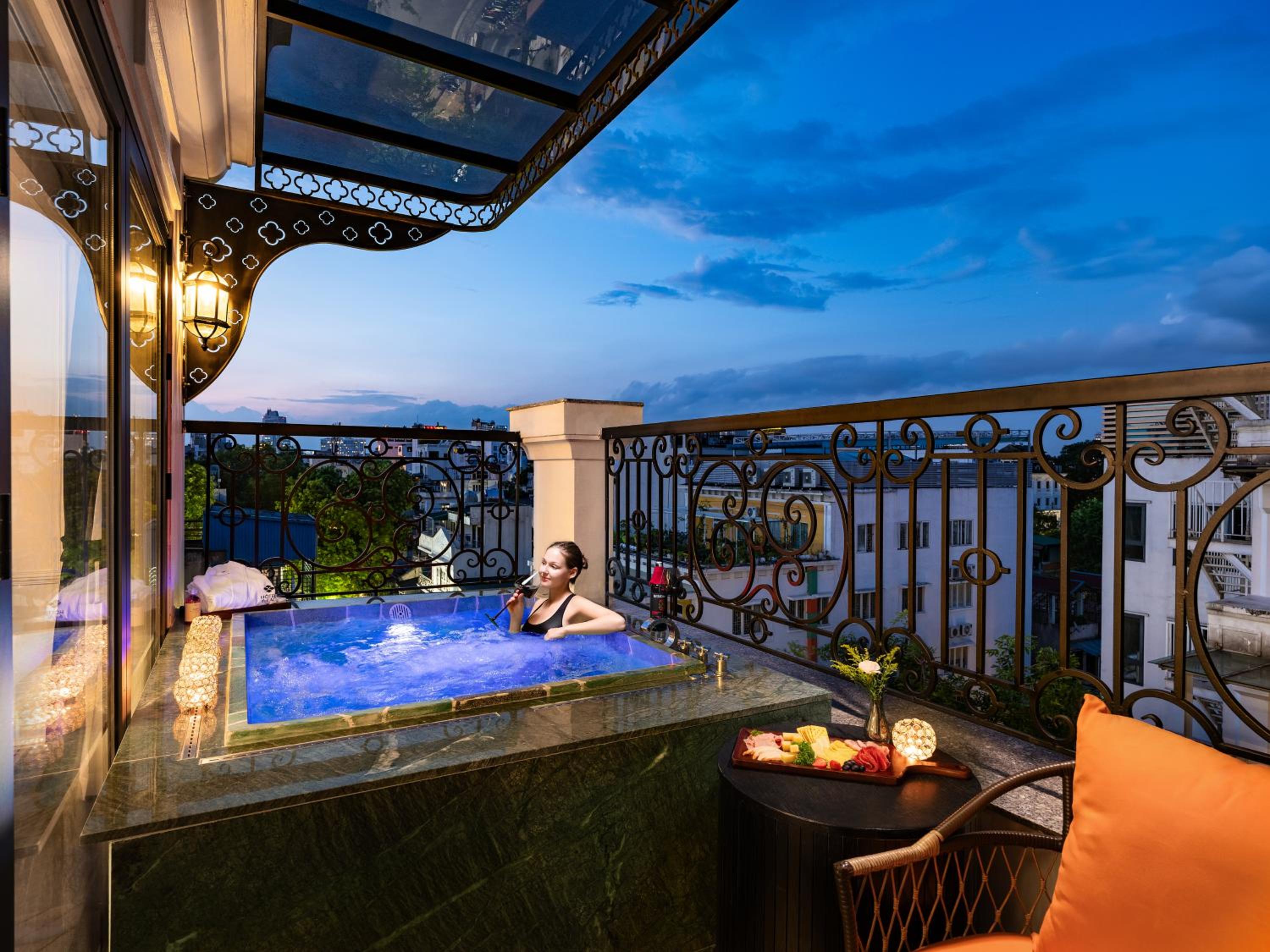 Grand Colonial Terrace Suite City View with Private Jacuzzi & Spa Benefits - Photo 3