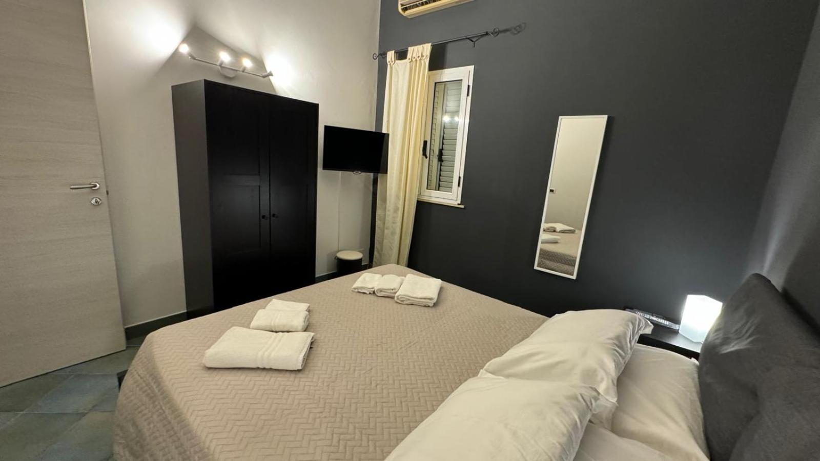 Two-Bedroom Apartment with Balcony and Sea View photo 2
