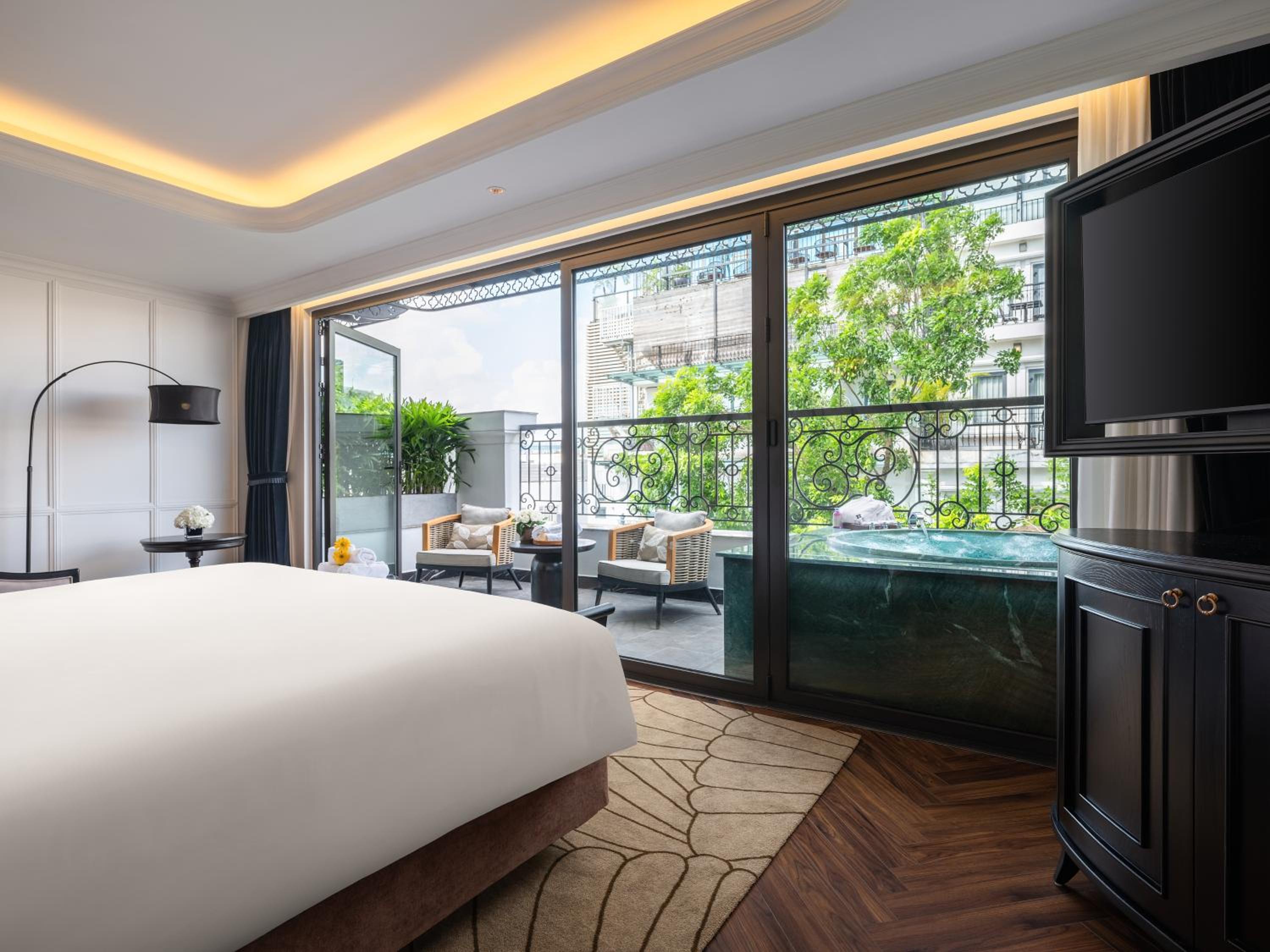 Grand Colonial Terrace Suite City View with Private Jacuzzi & Spa Benefits - Photo 11