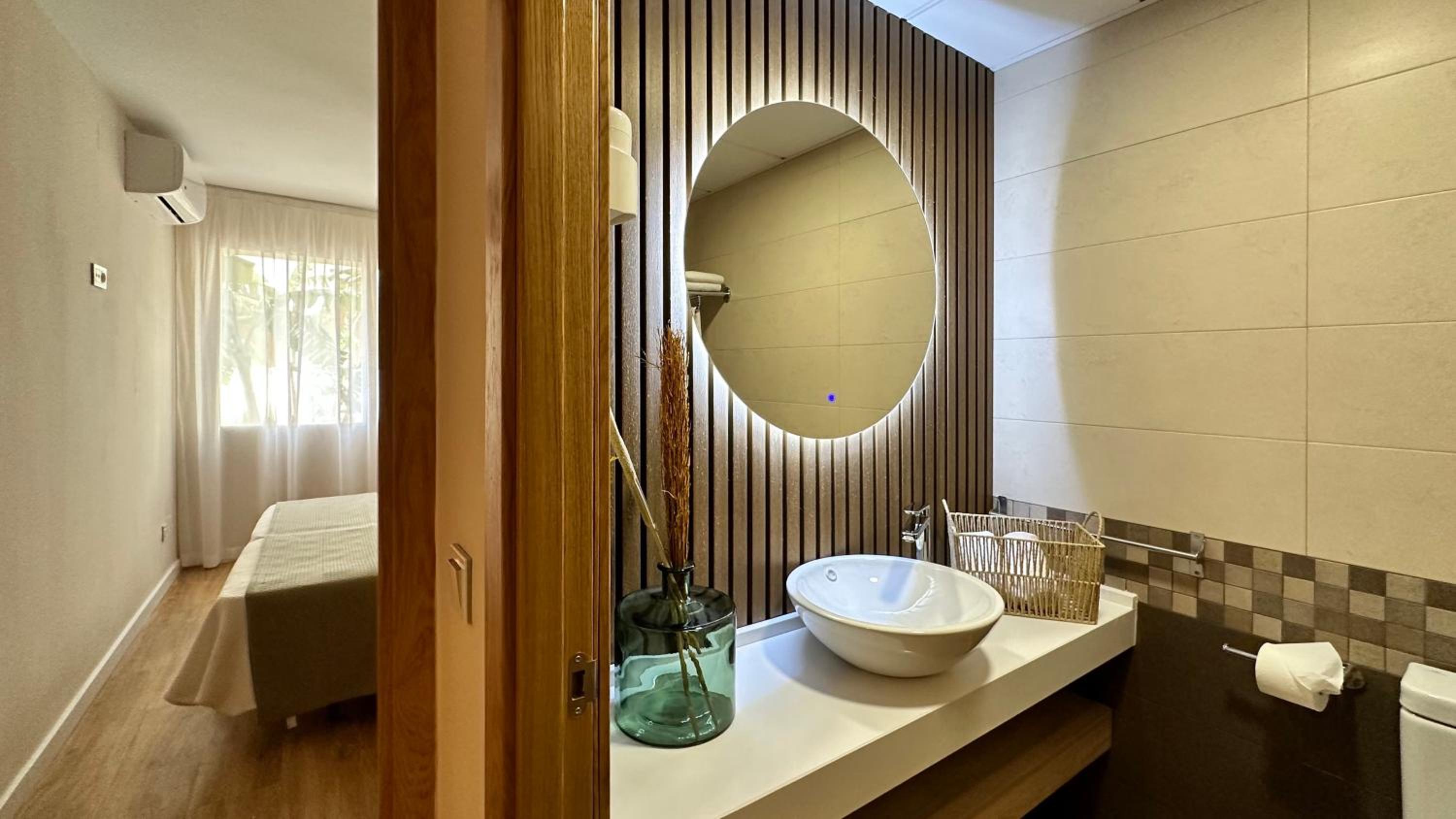 Junior Suite with Pool View photo 2
