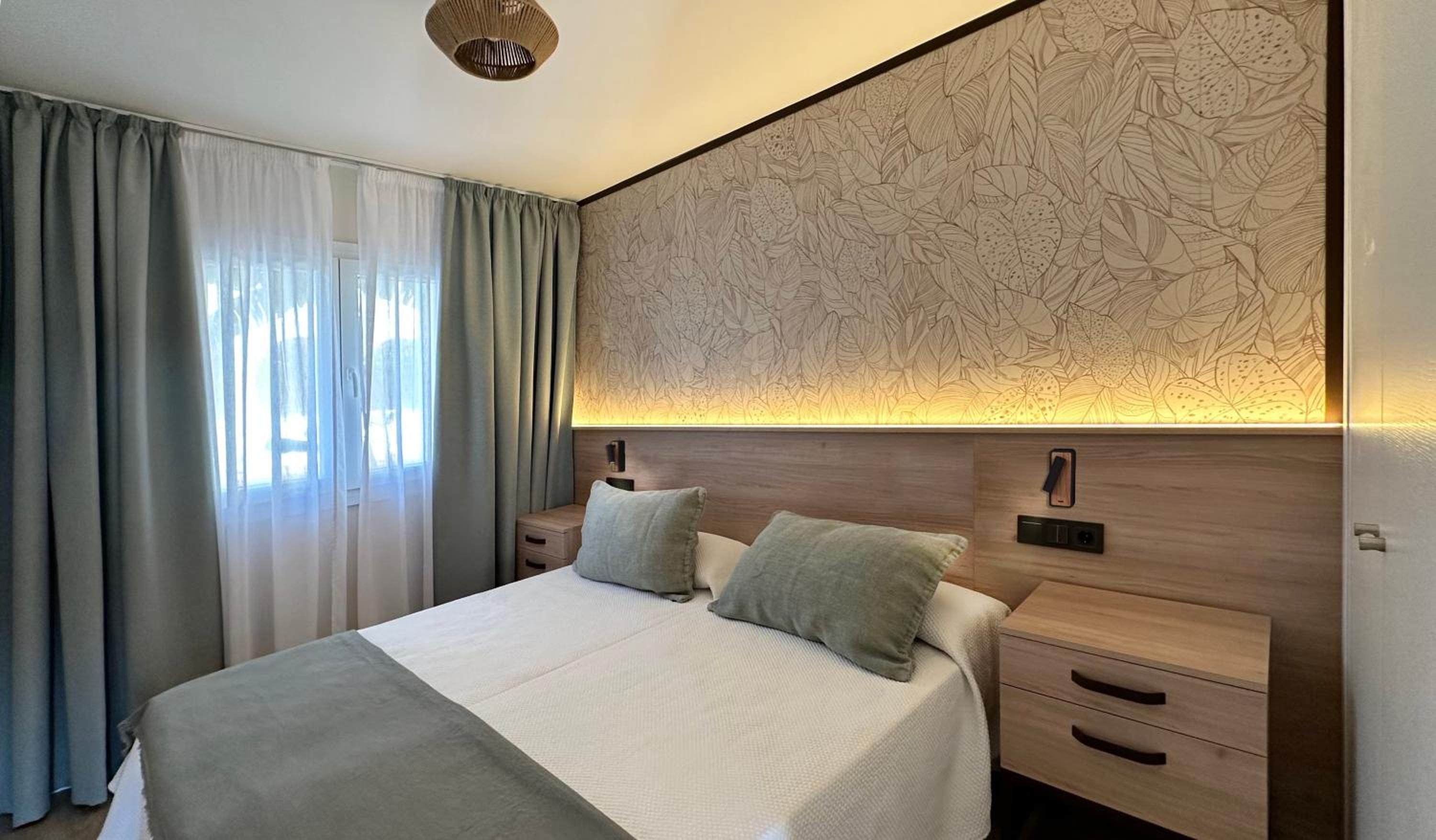 Junior Suite with Pool View photo 3