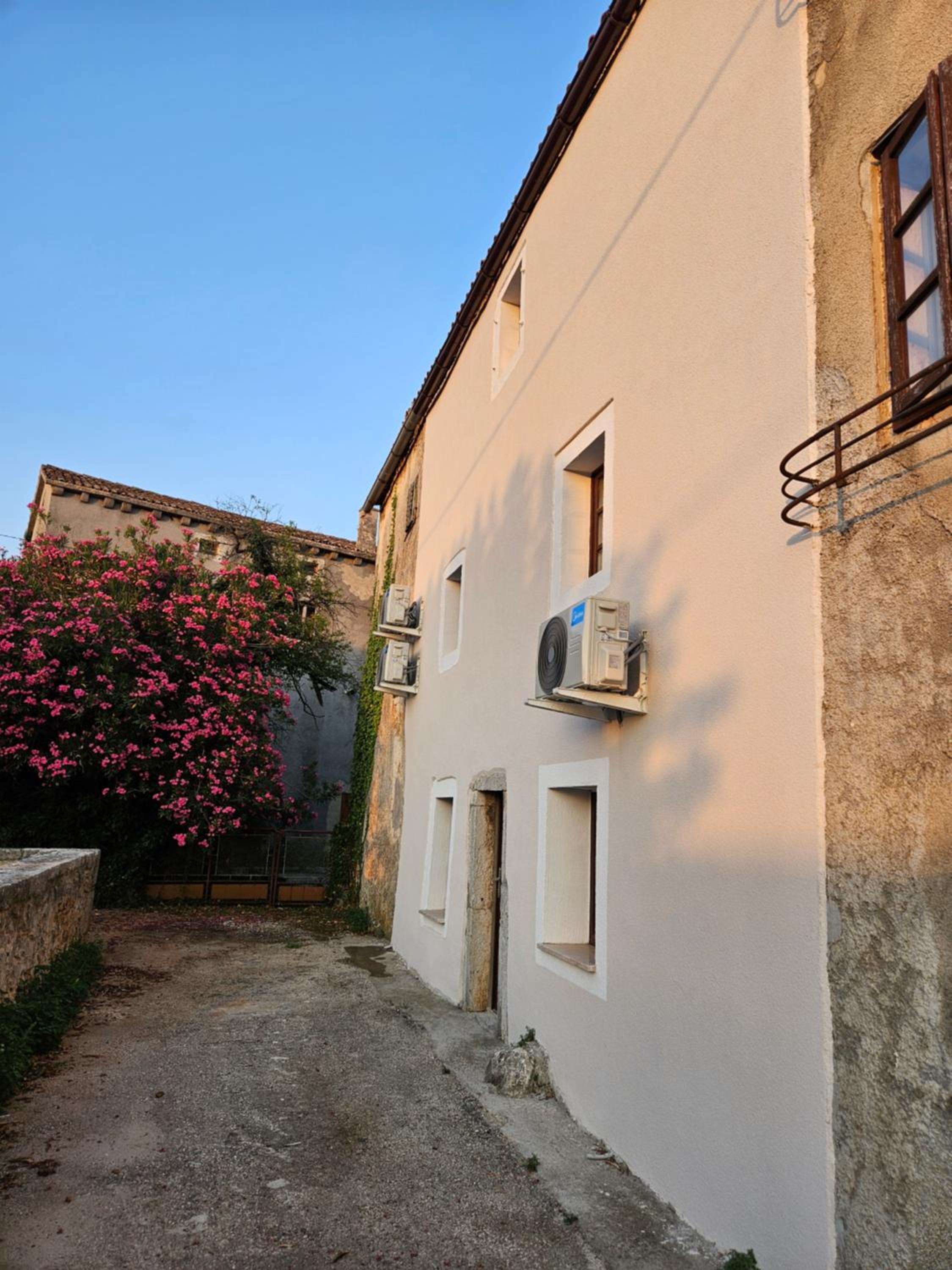 Villa photo 2