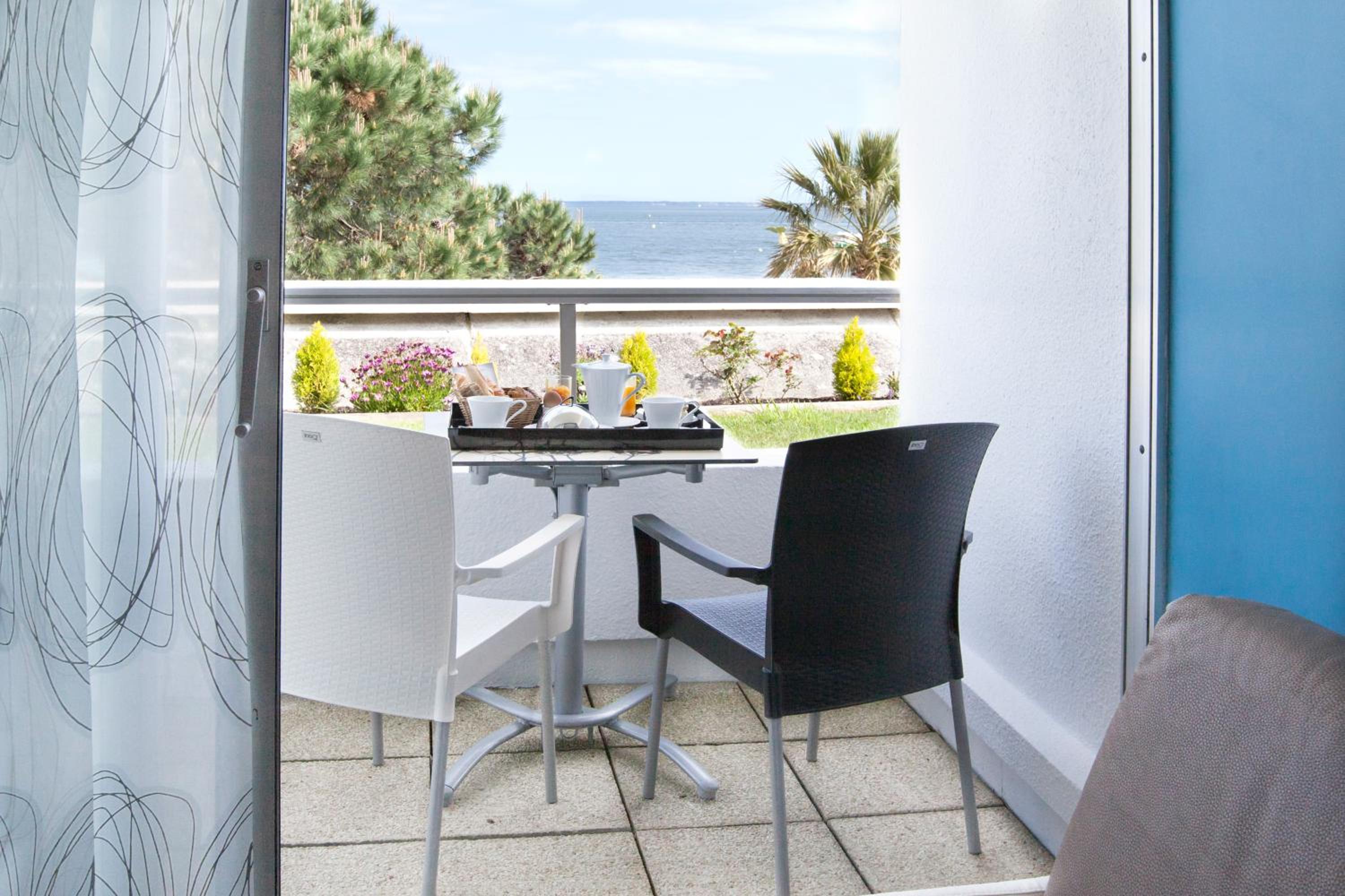 Superior Double Room with Balcony - Sea View - Photo 6