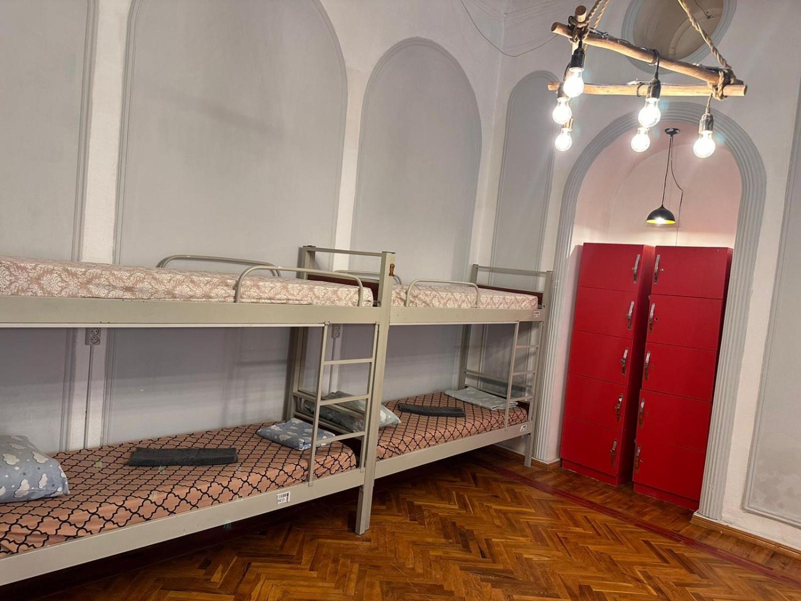 10-Bed Mixed Dormitory Room photo 2