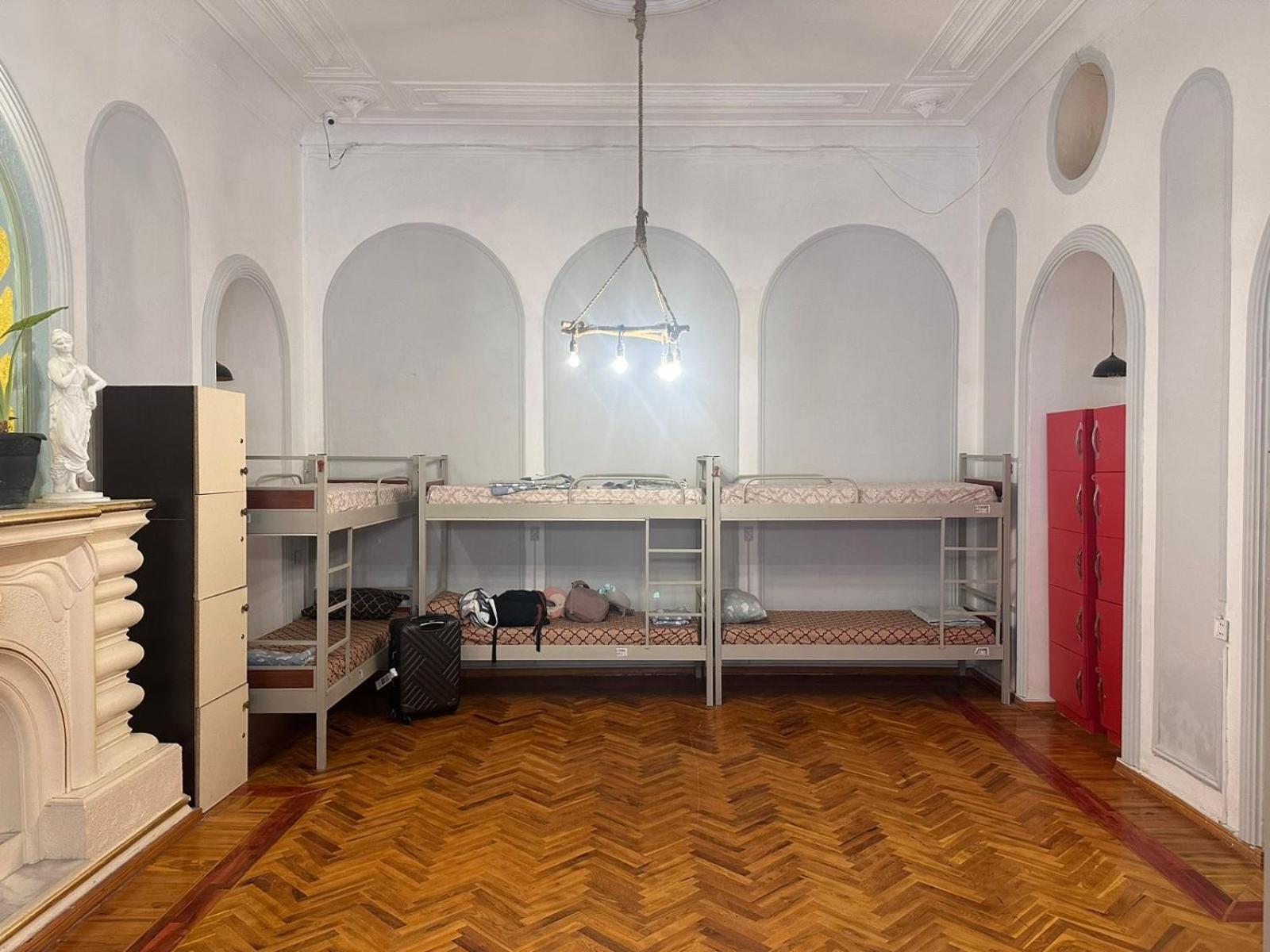 10-Bed Mixed Dormitory Room photo 3