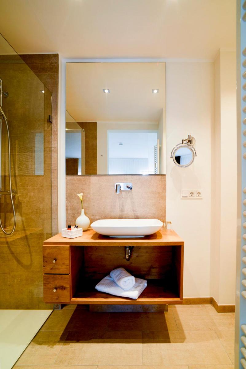 Double Room with Garden View - Photo 6