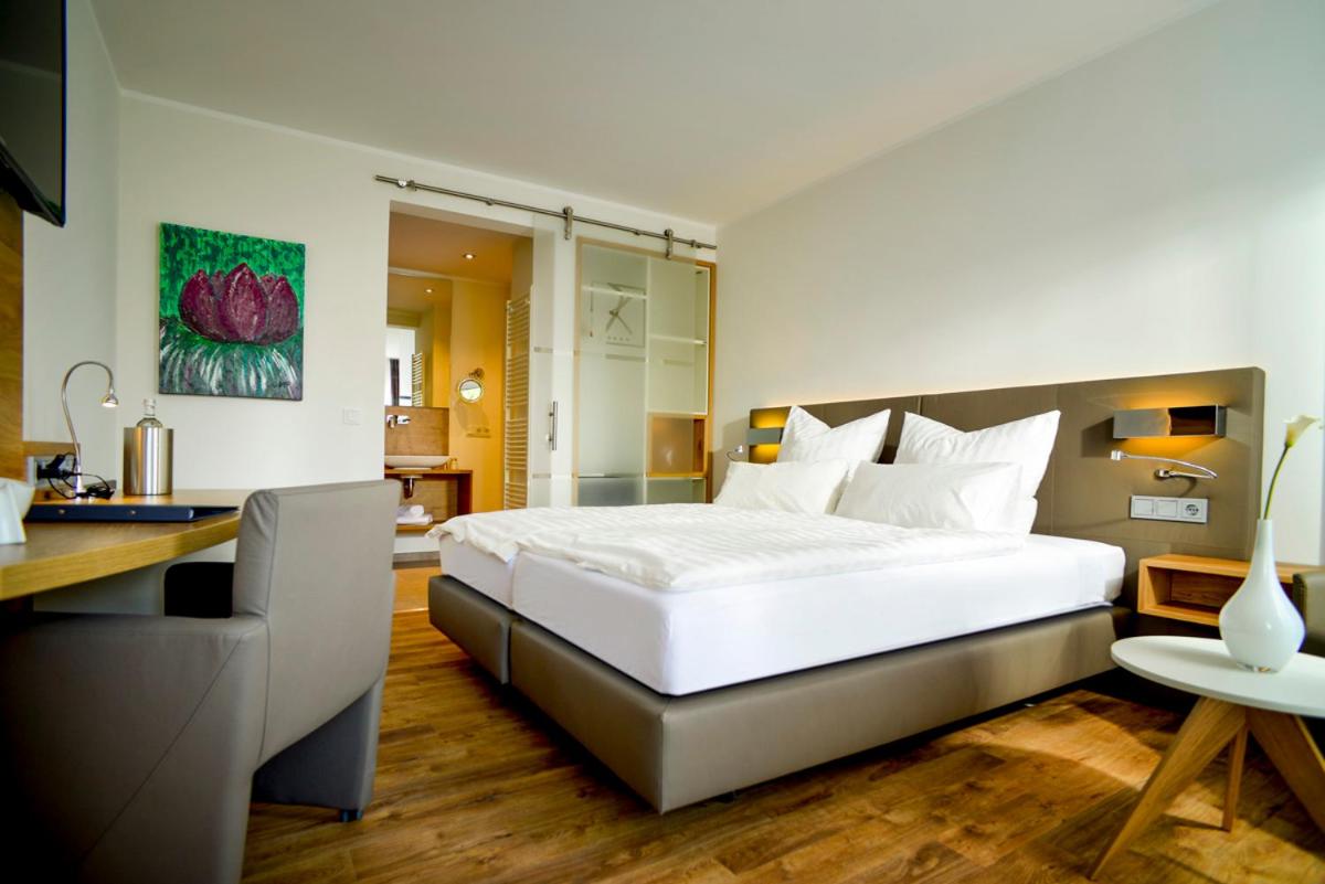 Double Room with Garden View - Photo 3