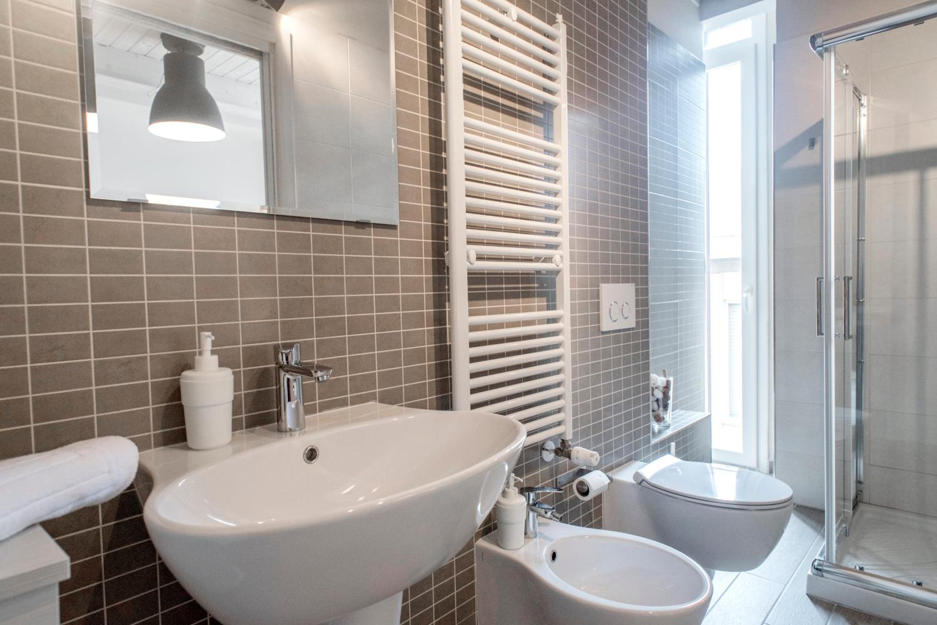 Double Room with Private Bathroom - Photo 7