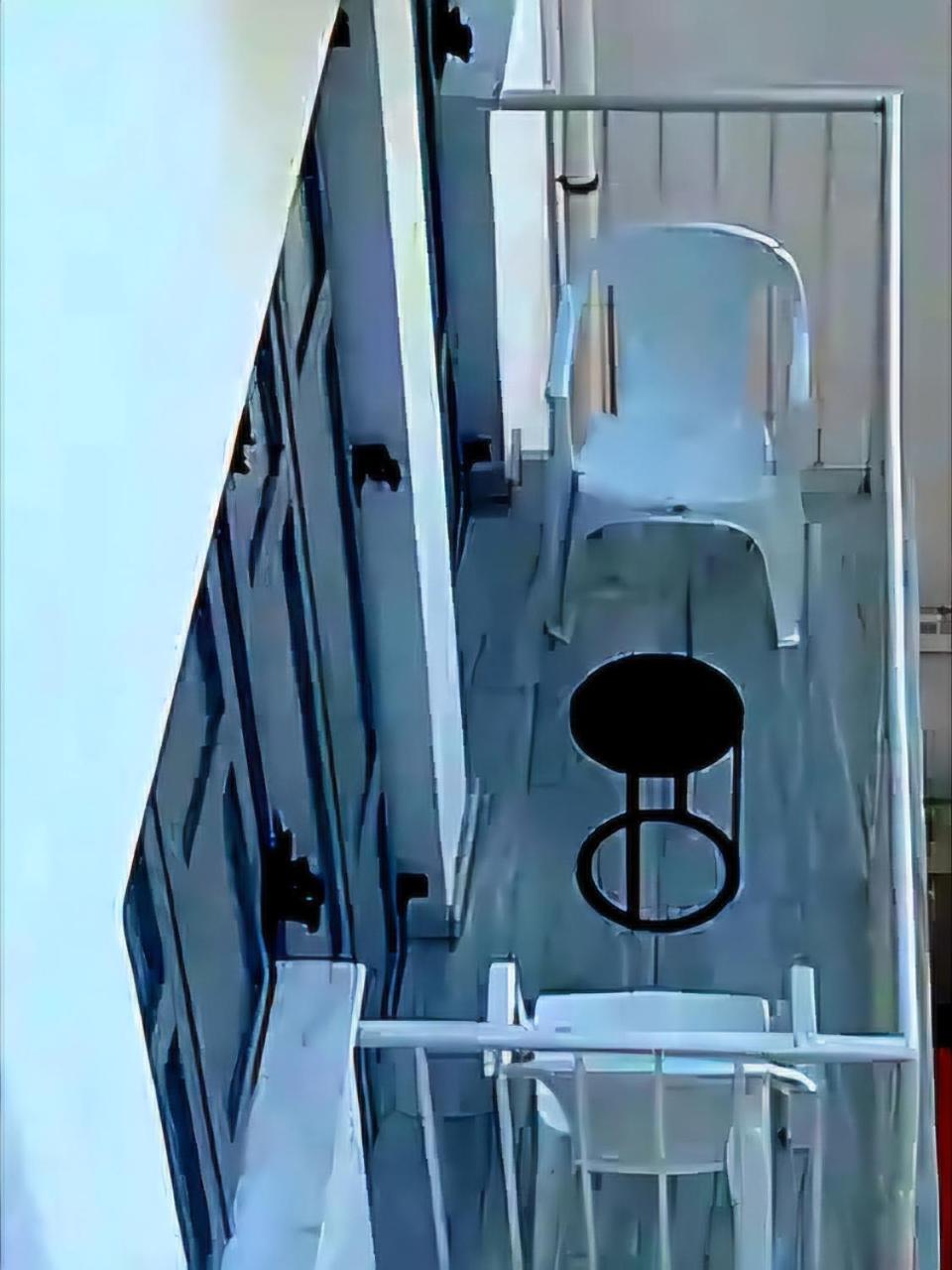 Apartment with Balcony photo 3