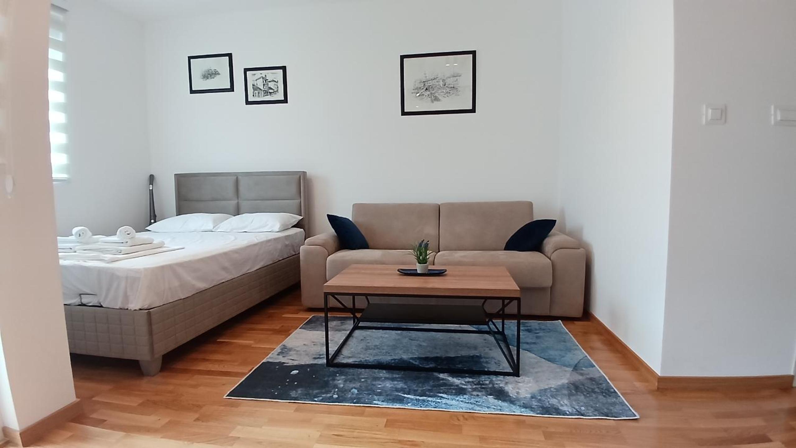 One-Bedroom Apartment photo 1