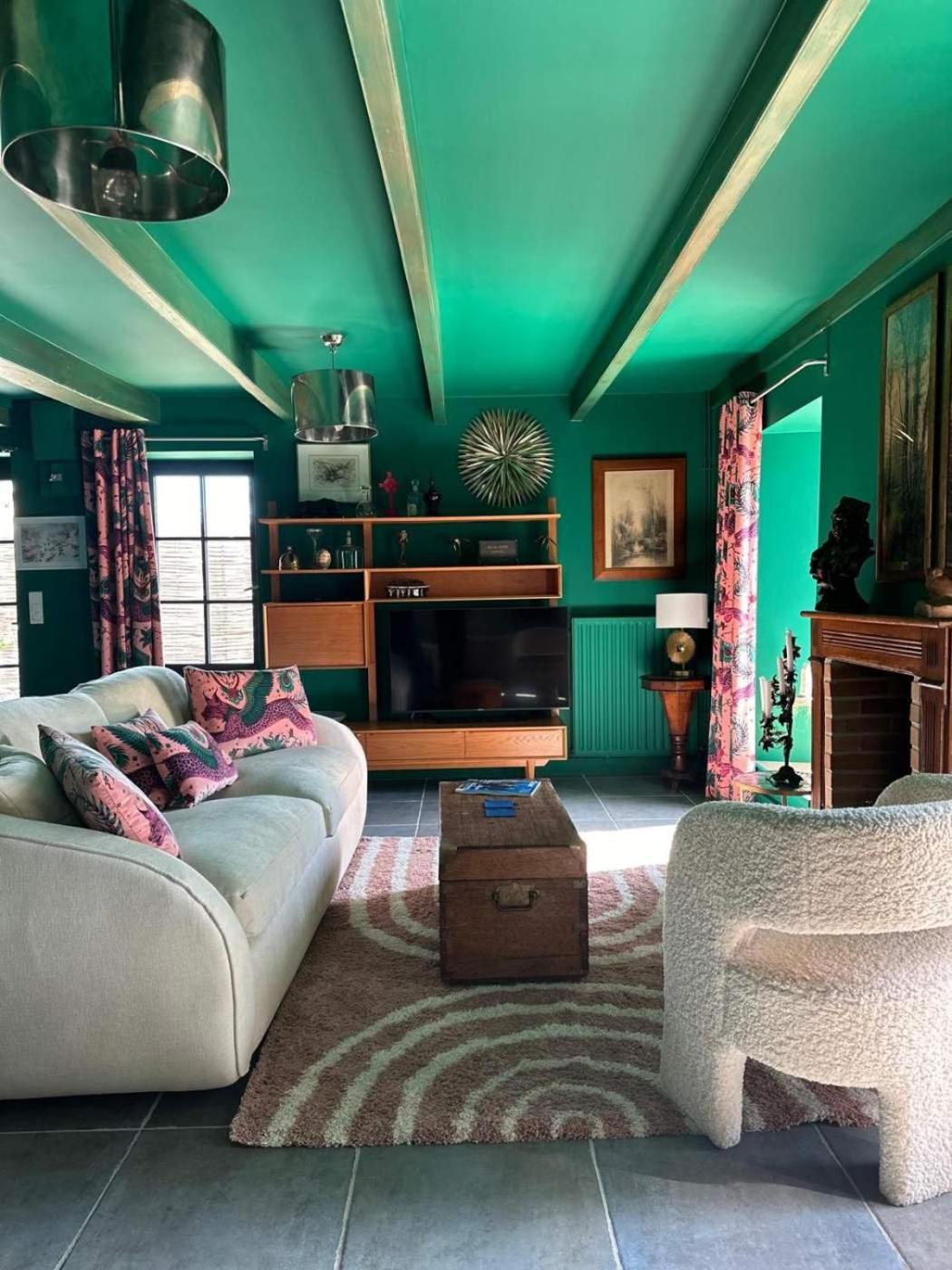 Family Room with Garden View