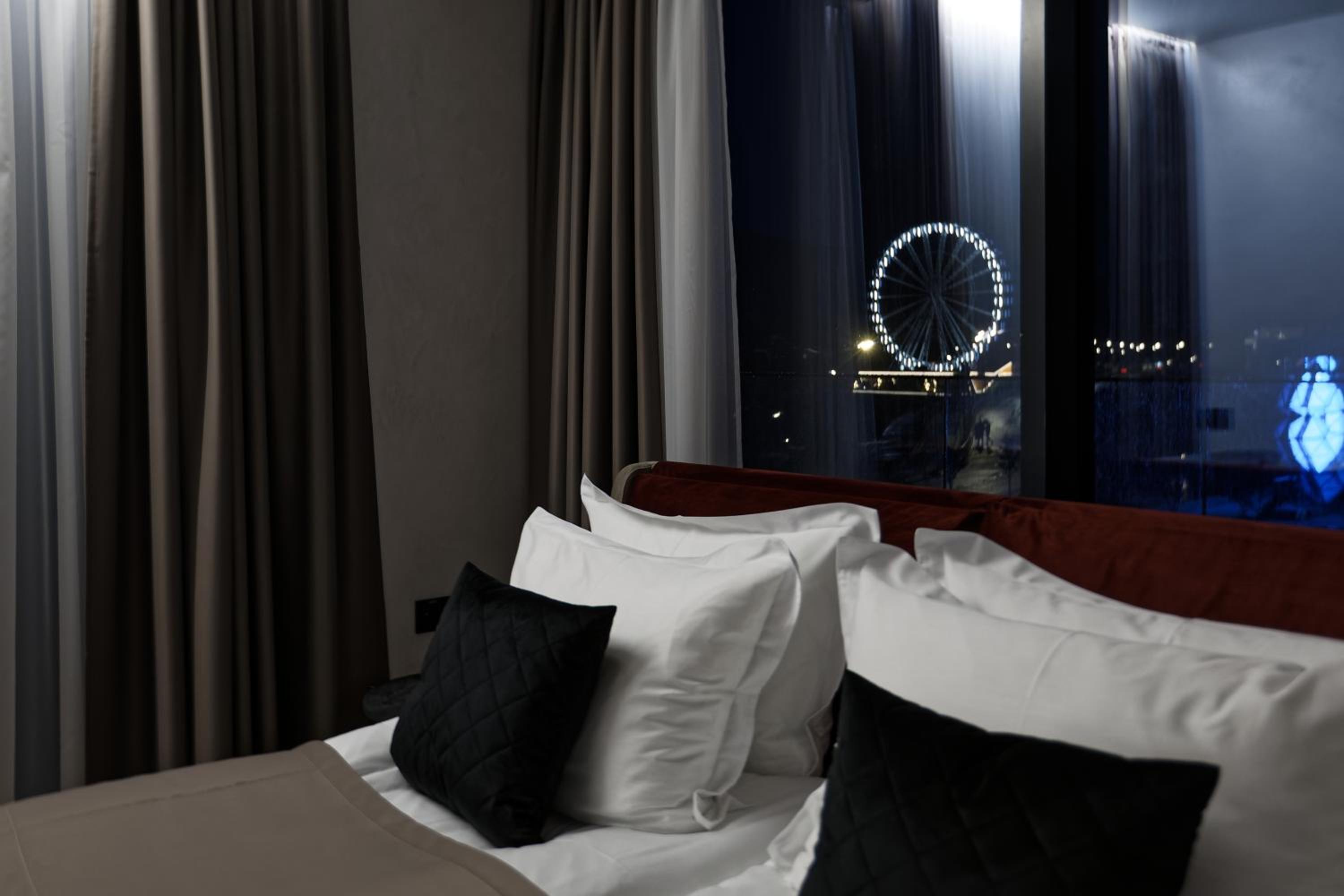 Suite with Lake View