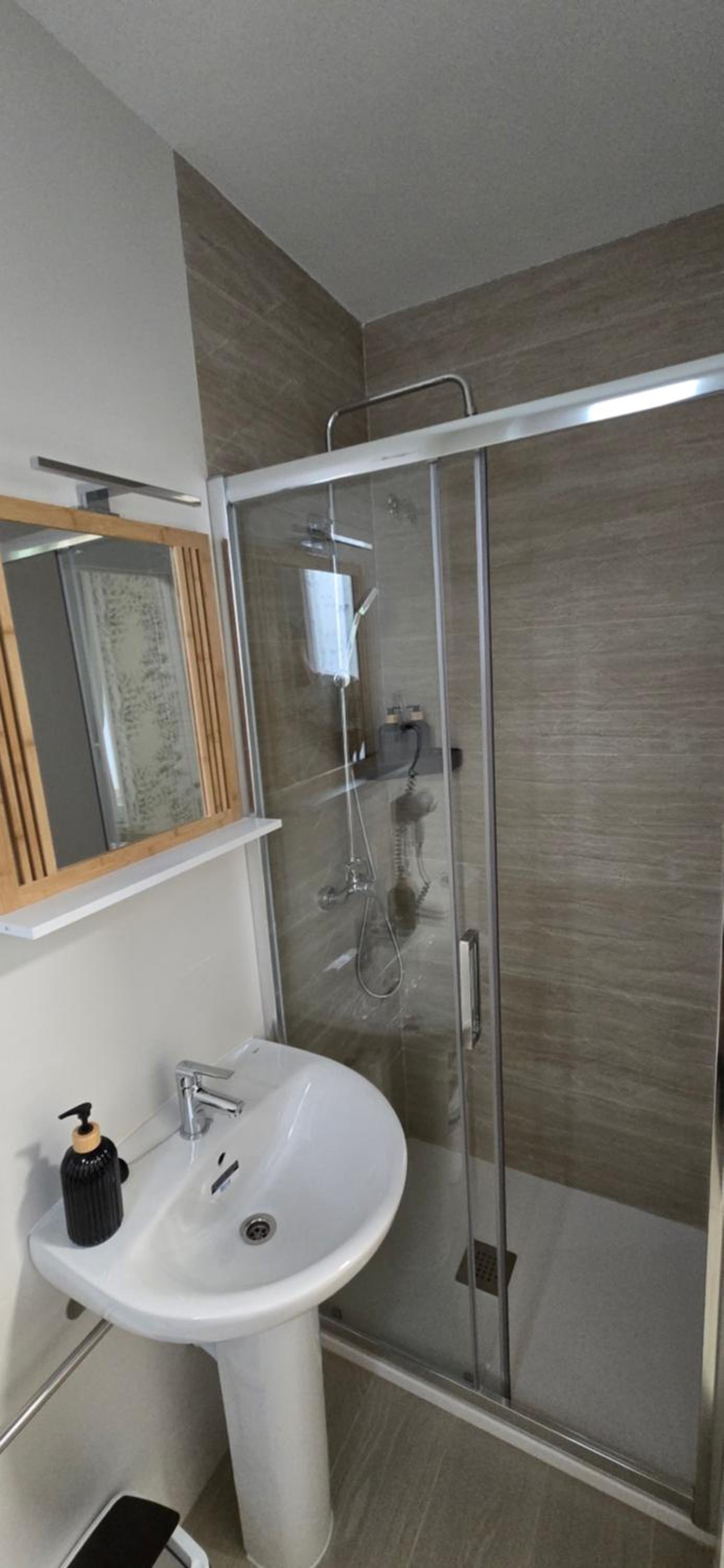 Family Room with Private Bathroom photo 2