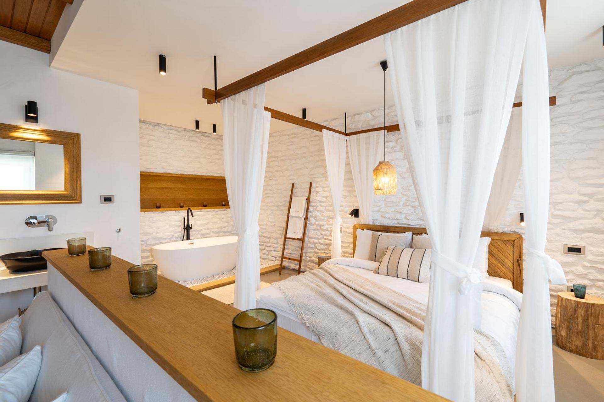Deluxe Suite with Sea View photo 1