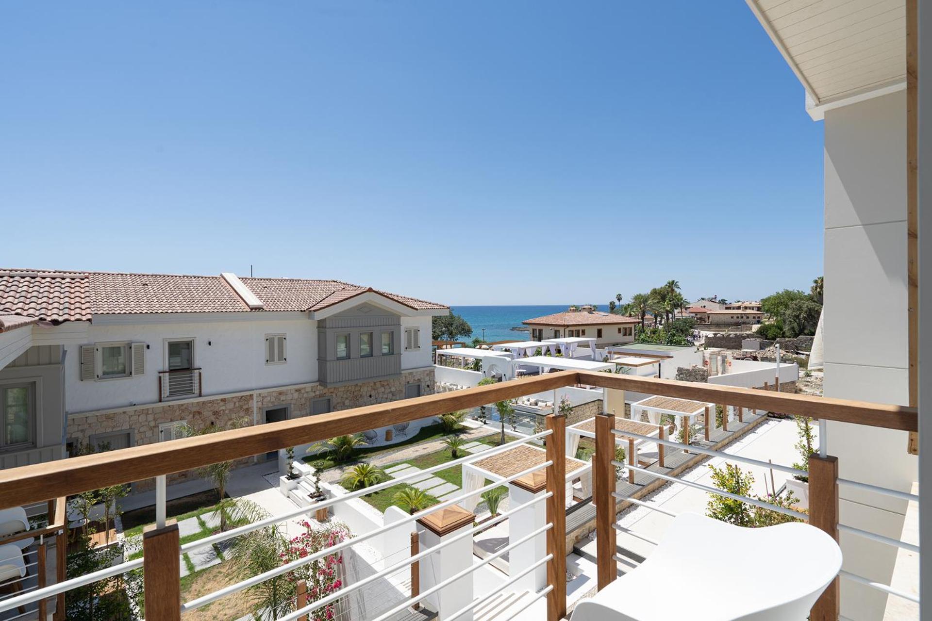 Deluxe Suite with Sea View photo 2