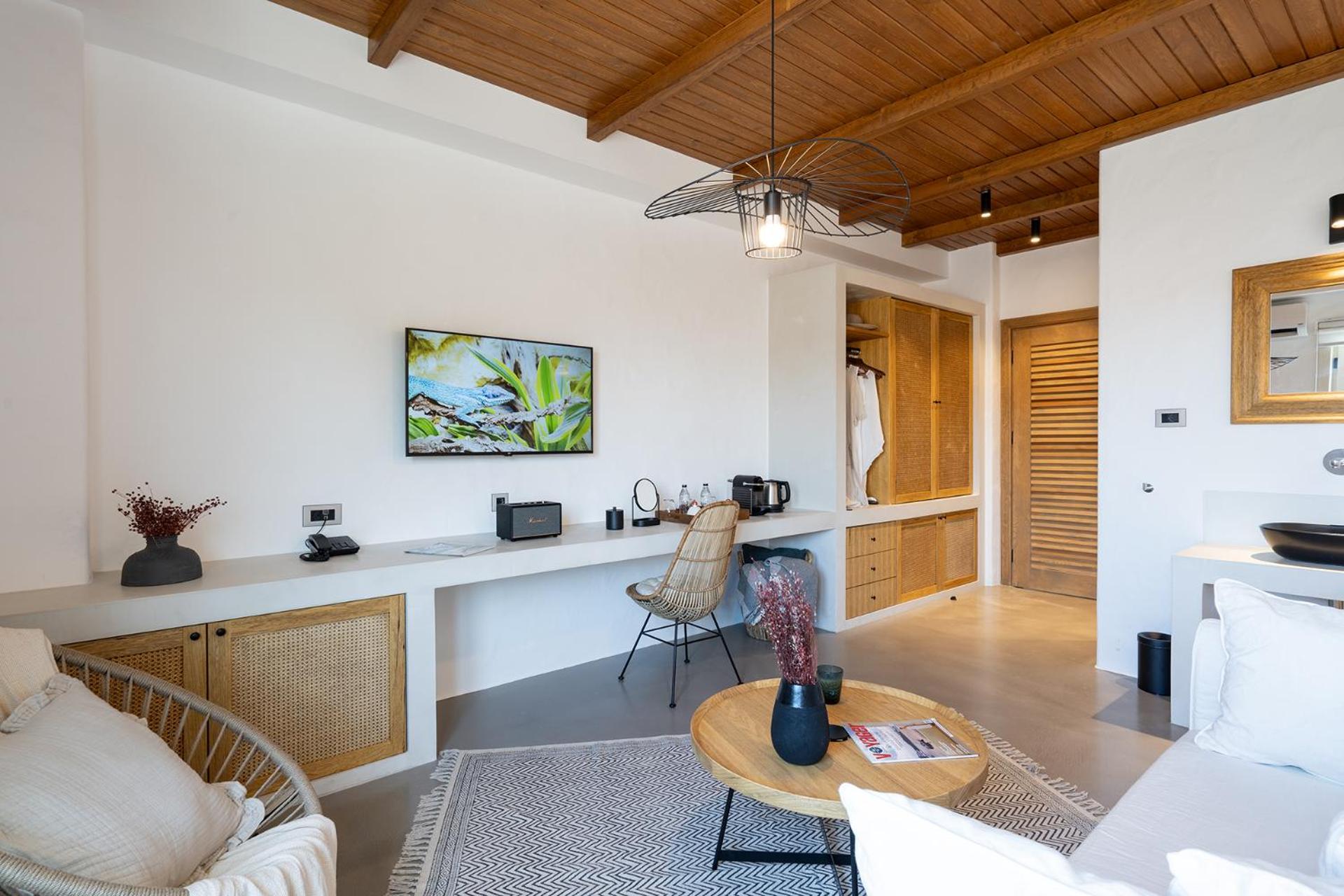 Deluxe Suite with Sea View photo 3